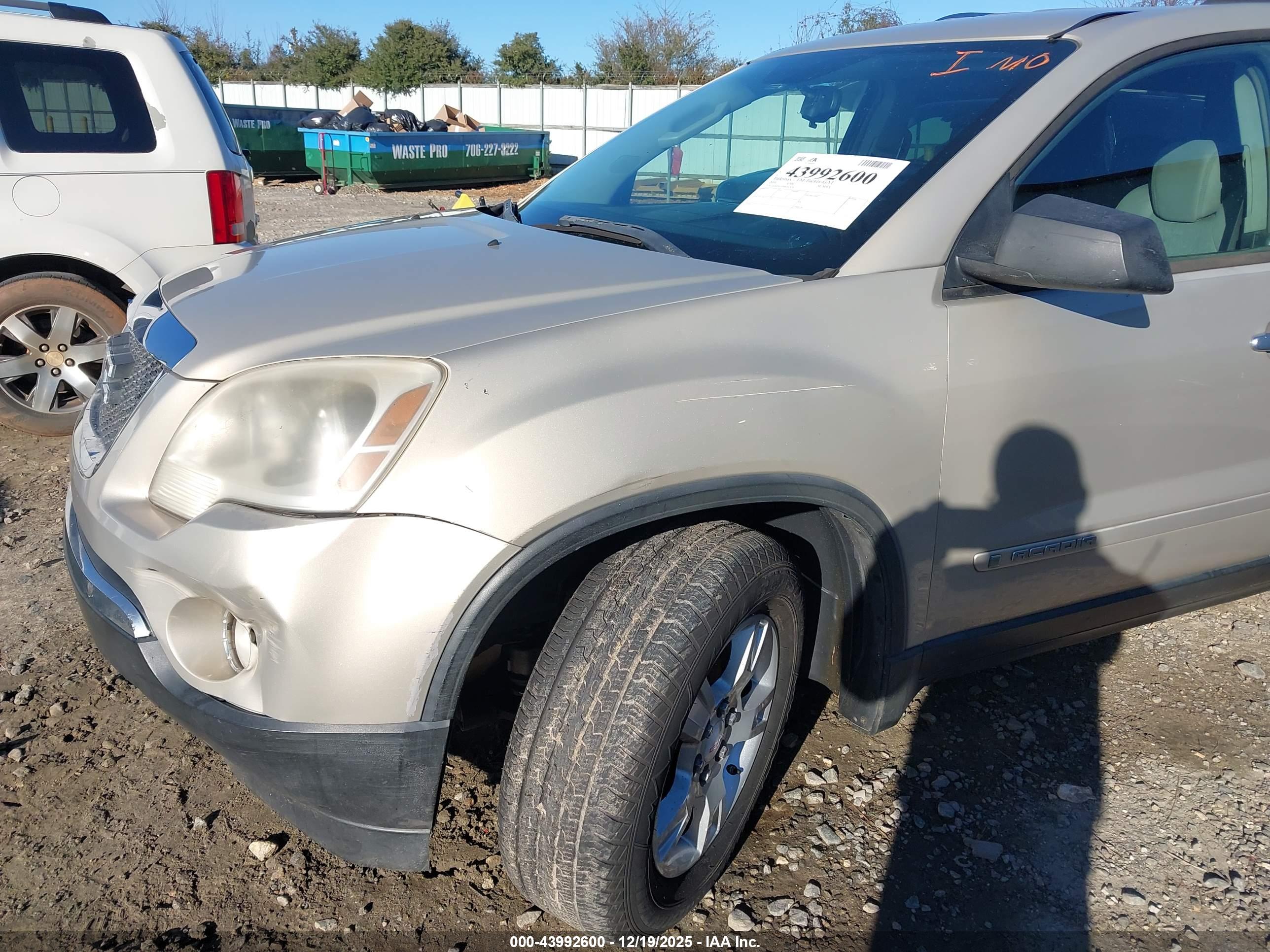 GMC ACADIA image 6