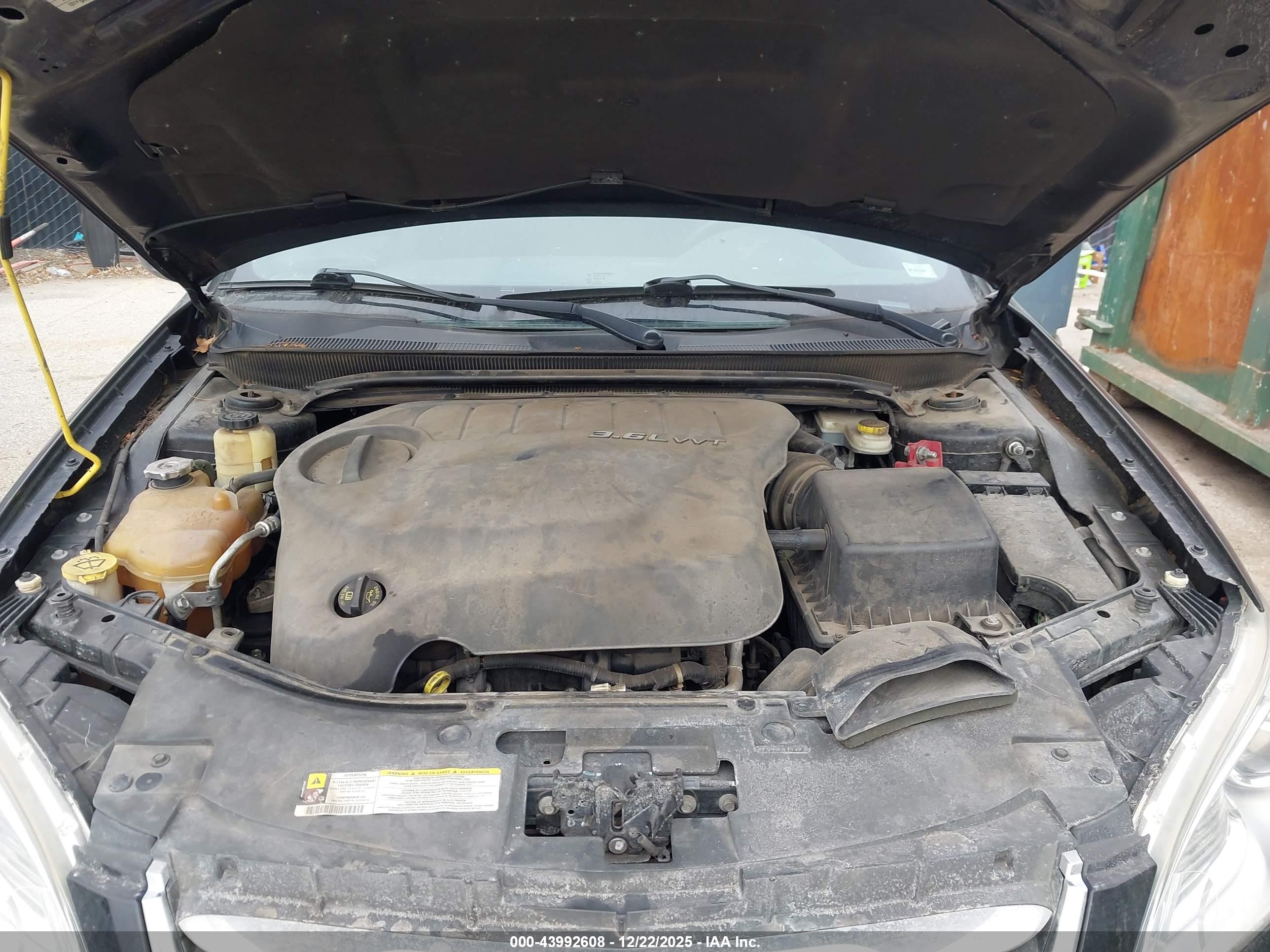 CHRYSLER 200 image 10