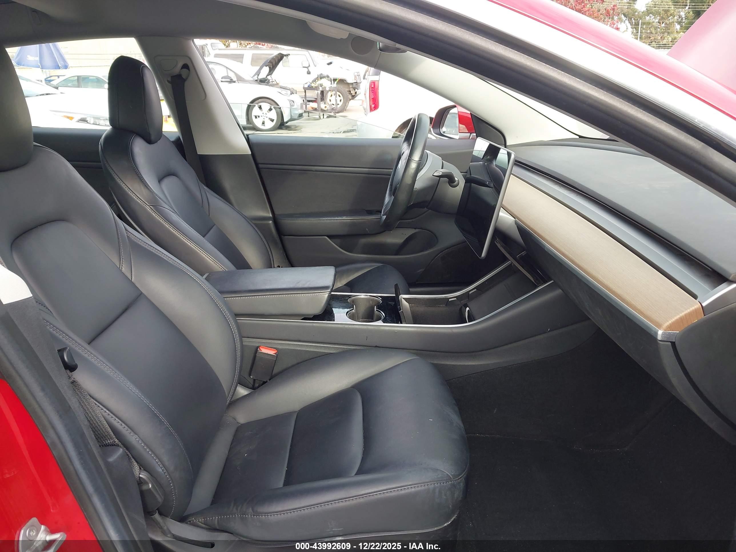 TESLA MODEL image 5