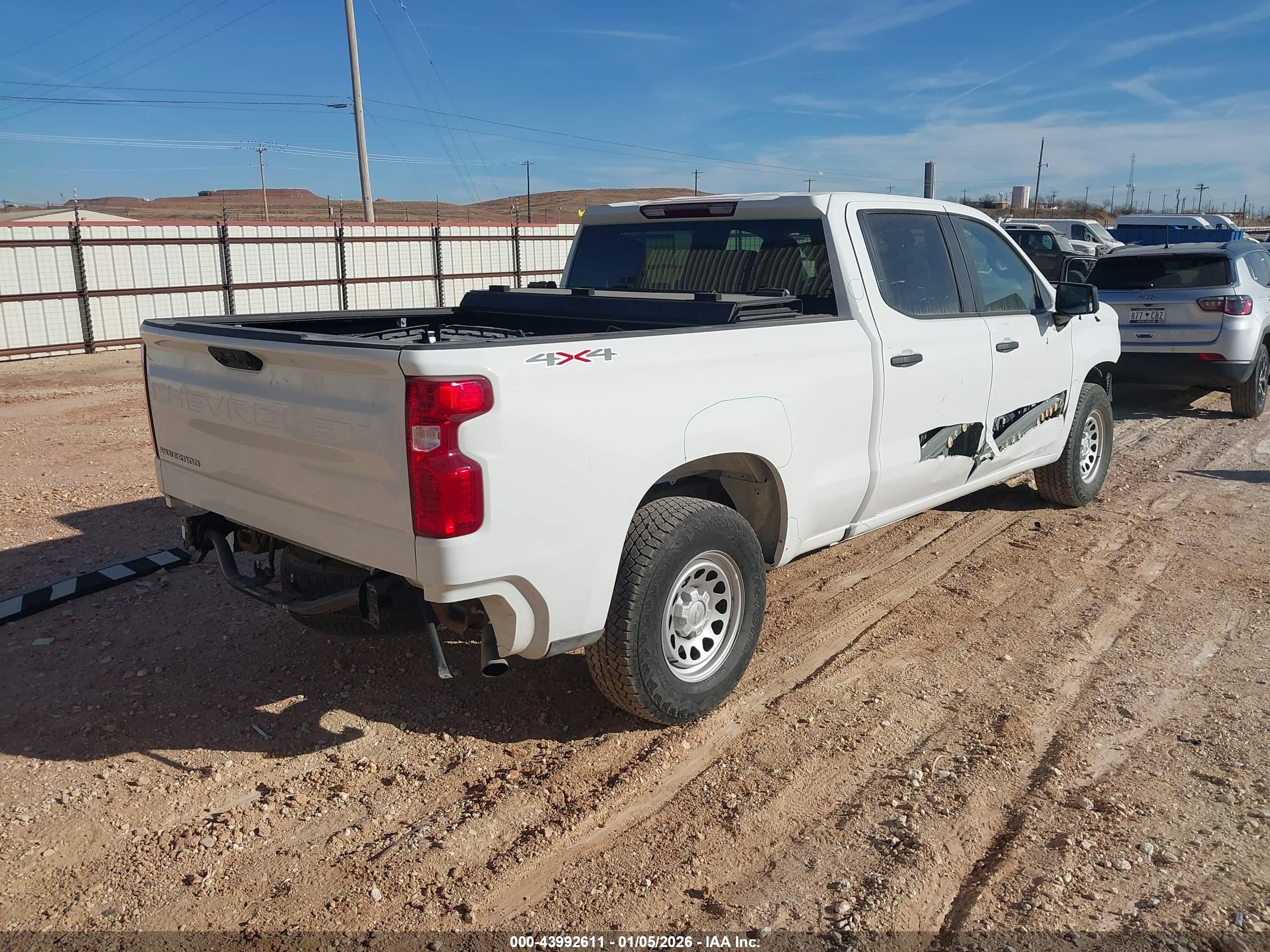 CHEVROLET SILVERADO image 4