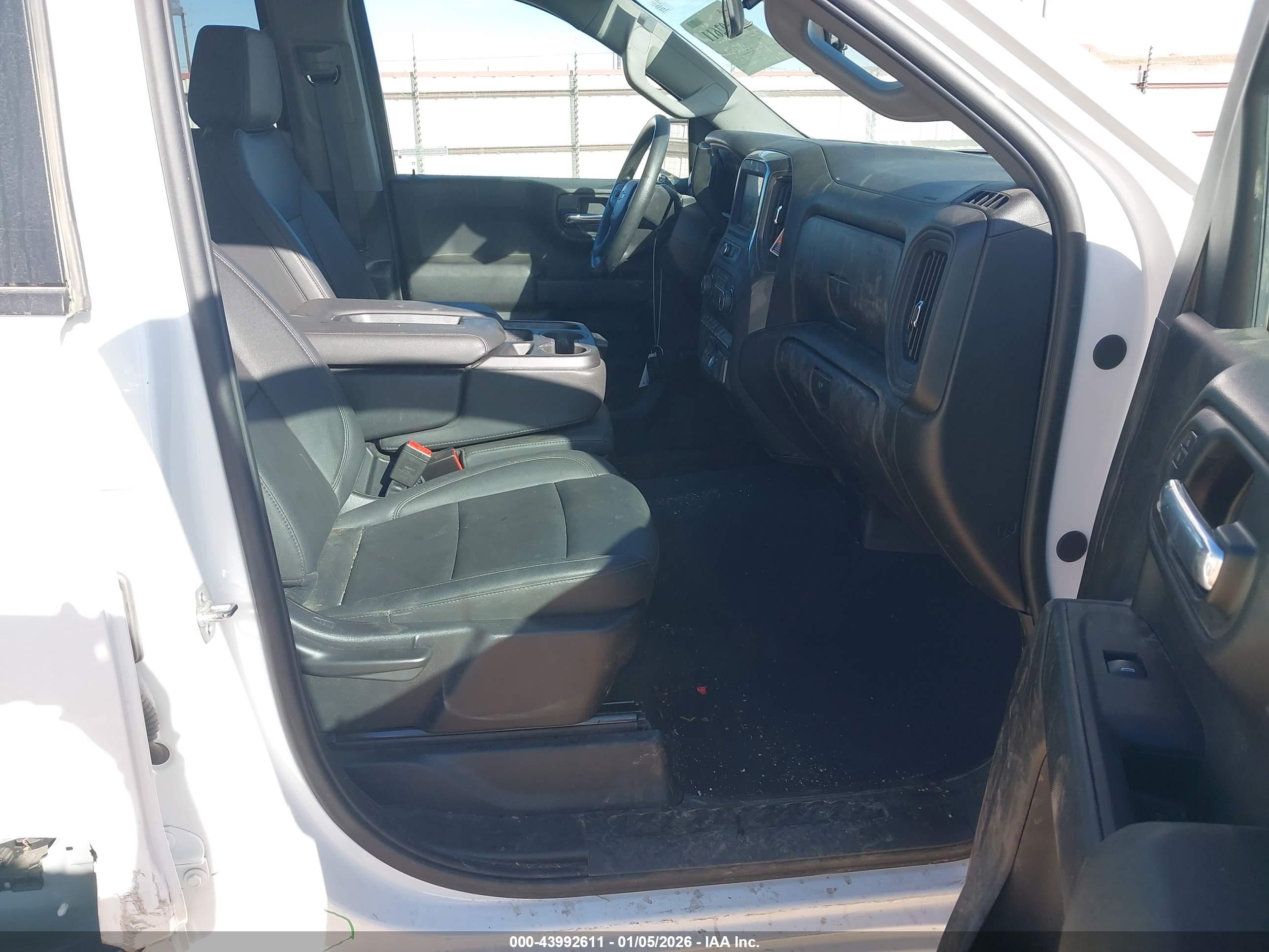 CHEVROLET SILVERADO image 5