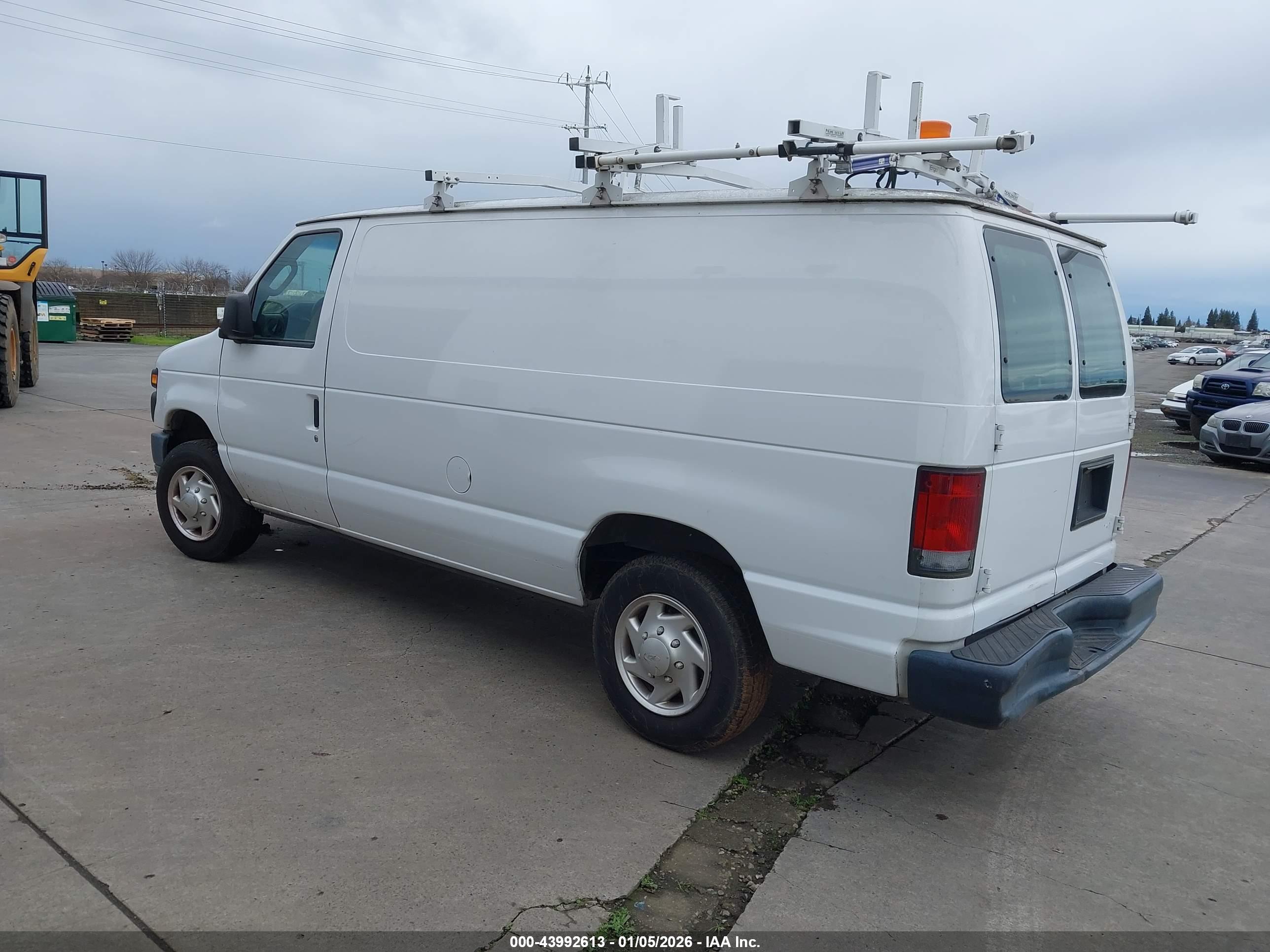FORD E-150 image 3