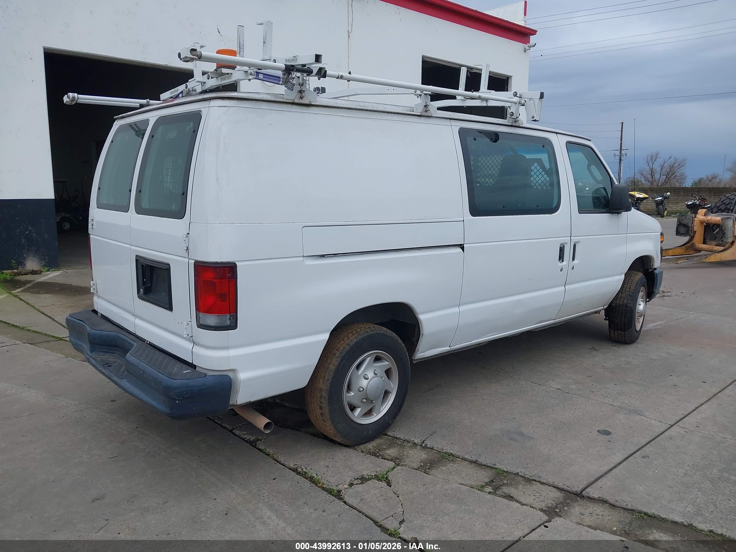 FORD E-150 image 4