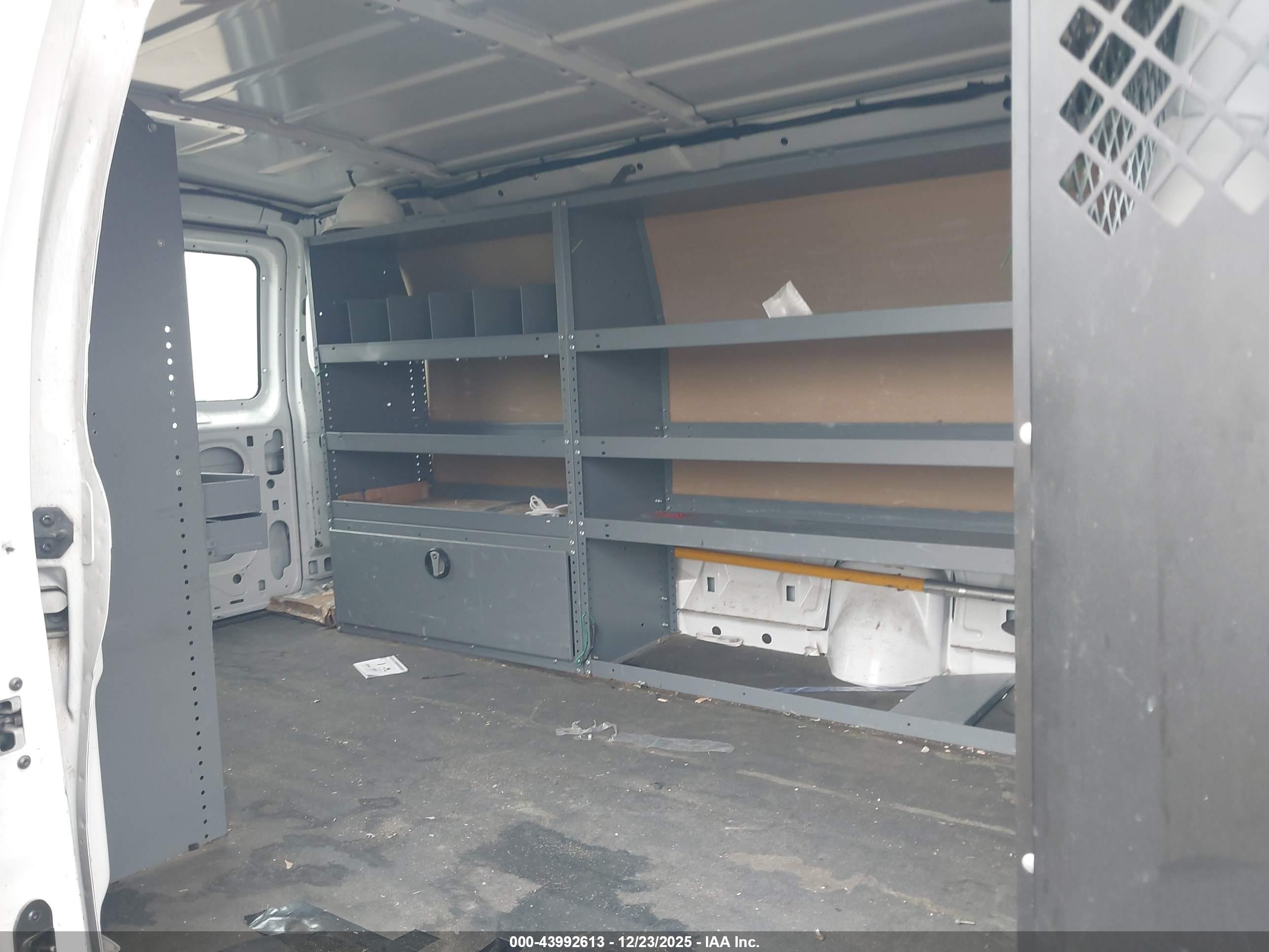 FORD E-150 image 8