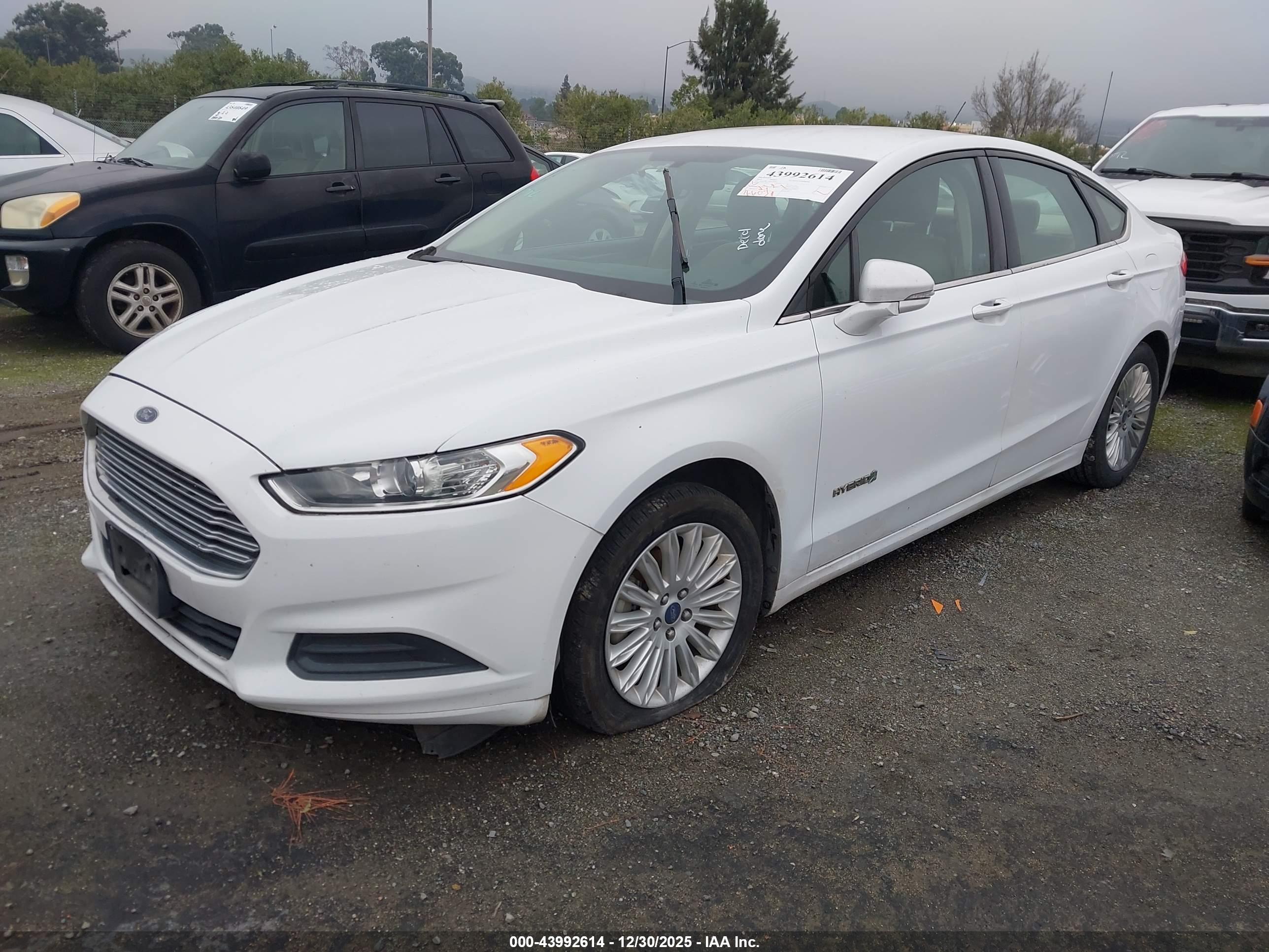 FORD FUSION image 2