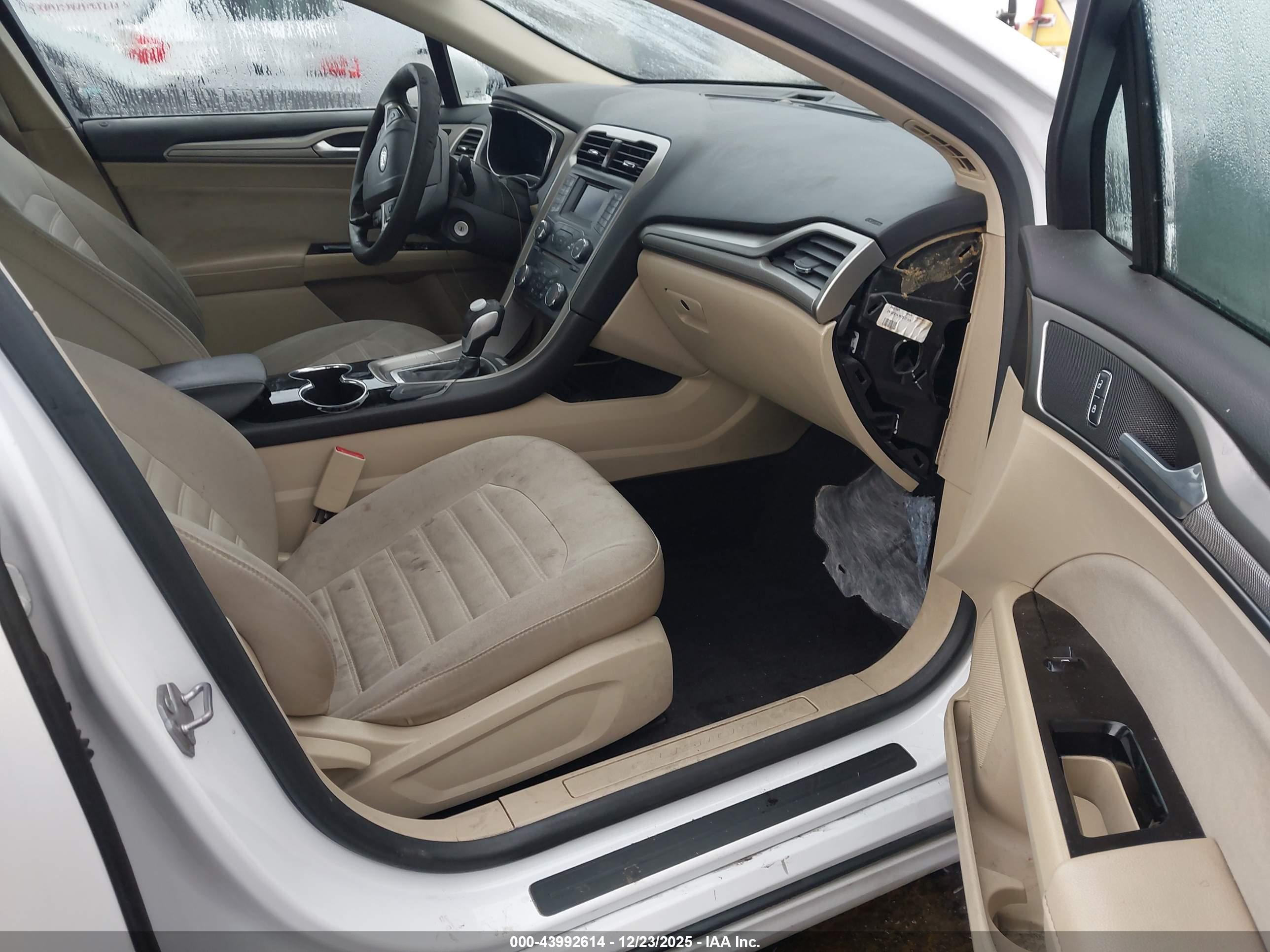 FORD FUSION image 5