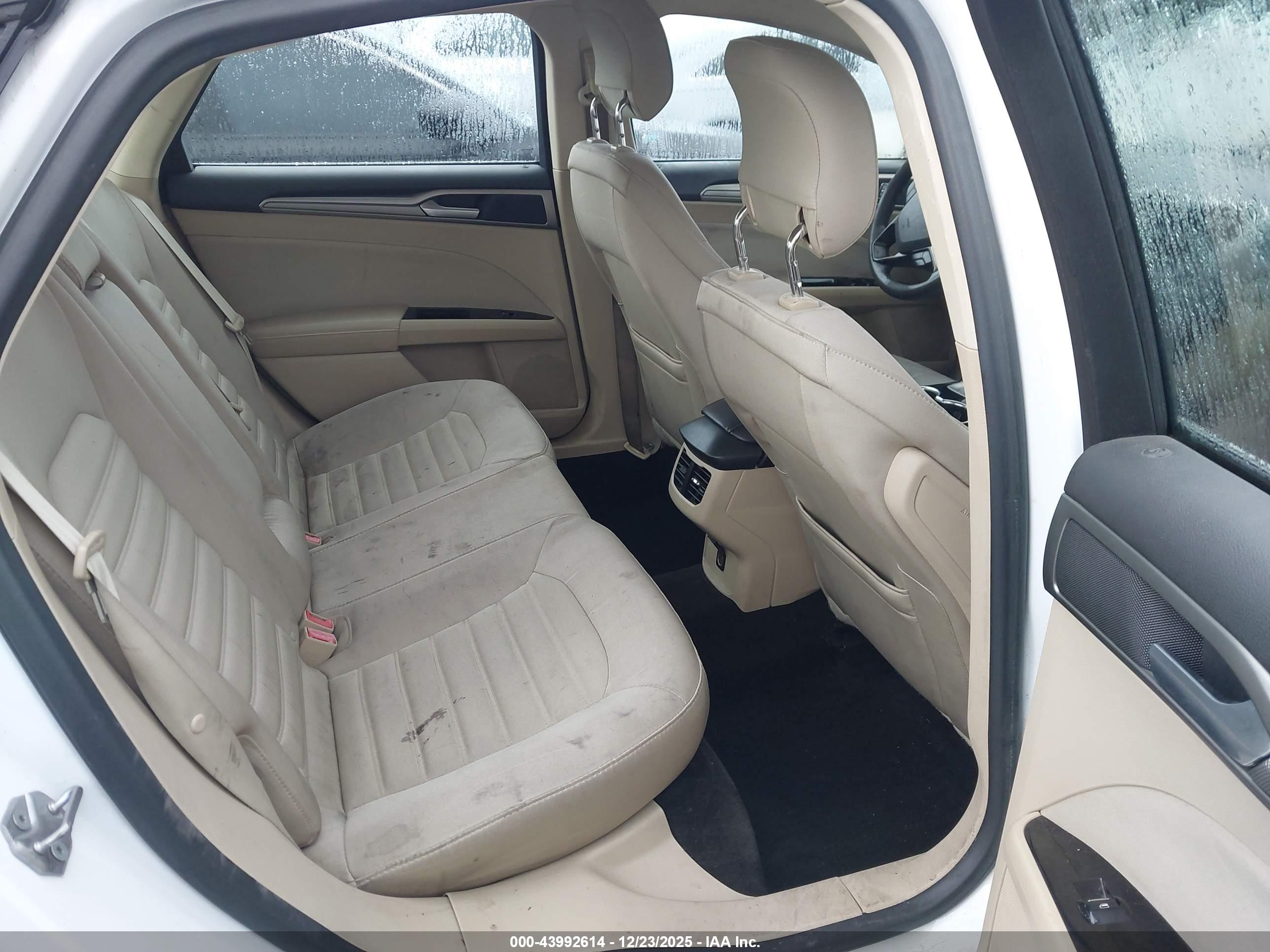 FORD FUSION image 8
