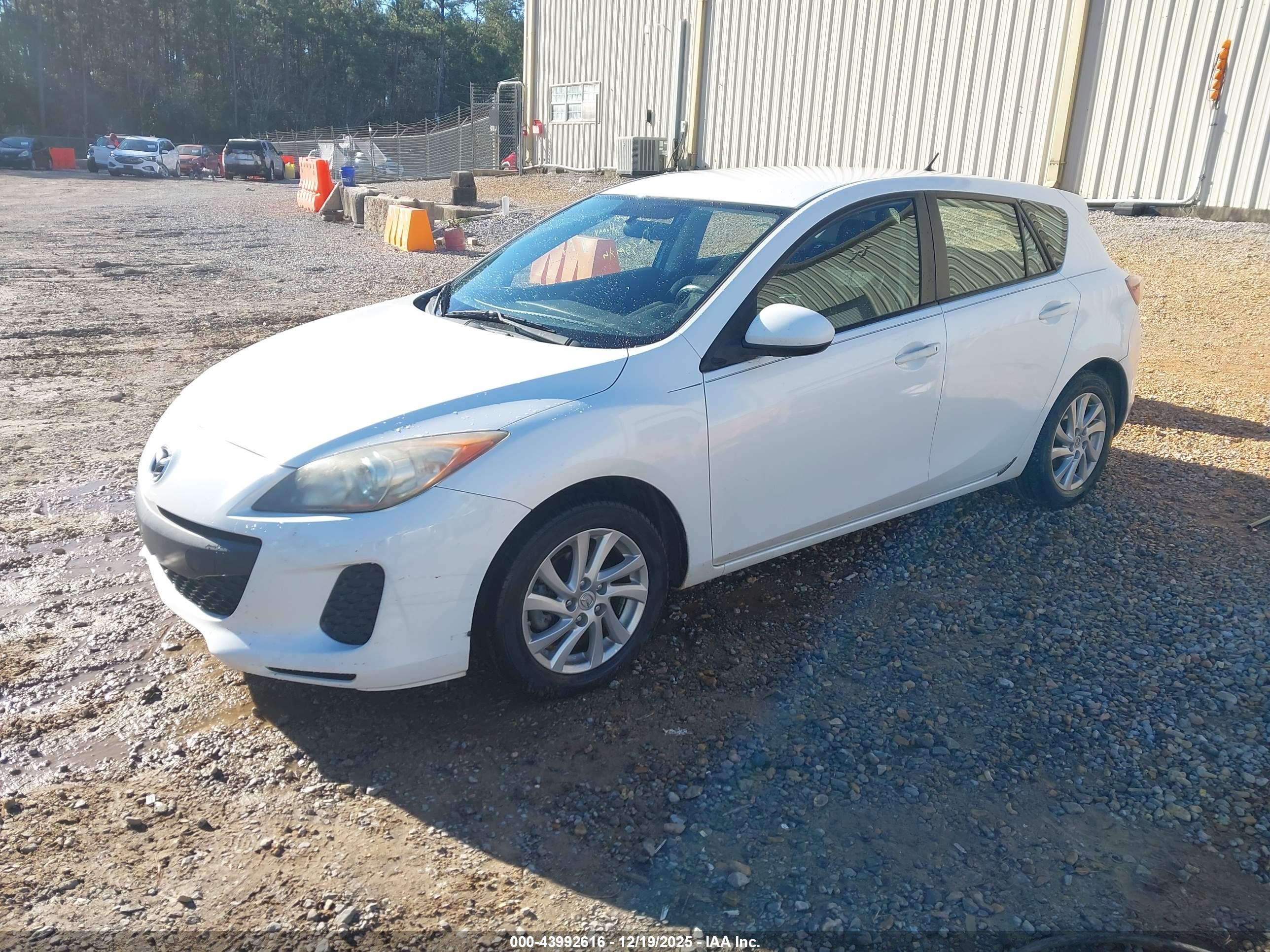 MAZDA MAZDA3 image 2