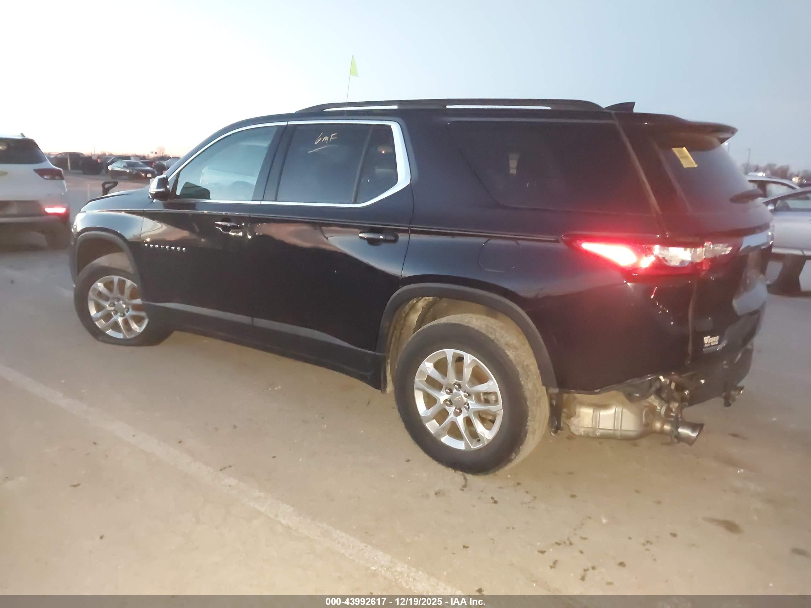 CHEVROLET TRAVERSE image 3