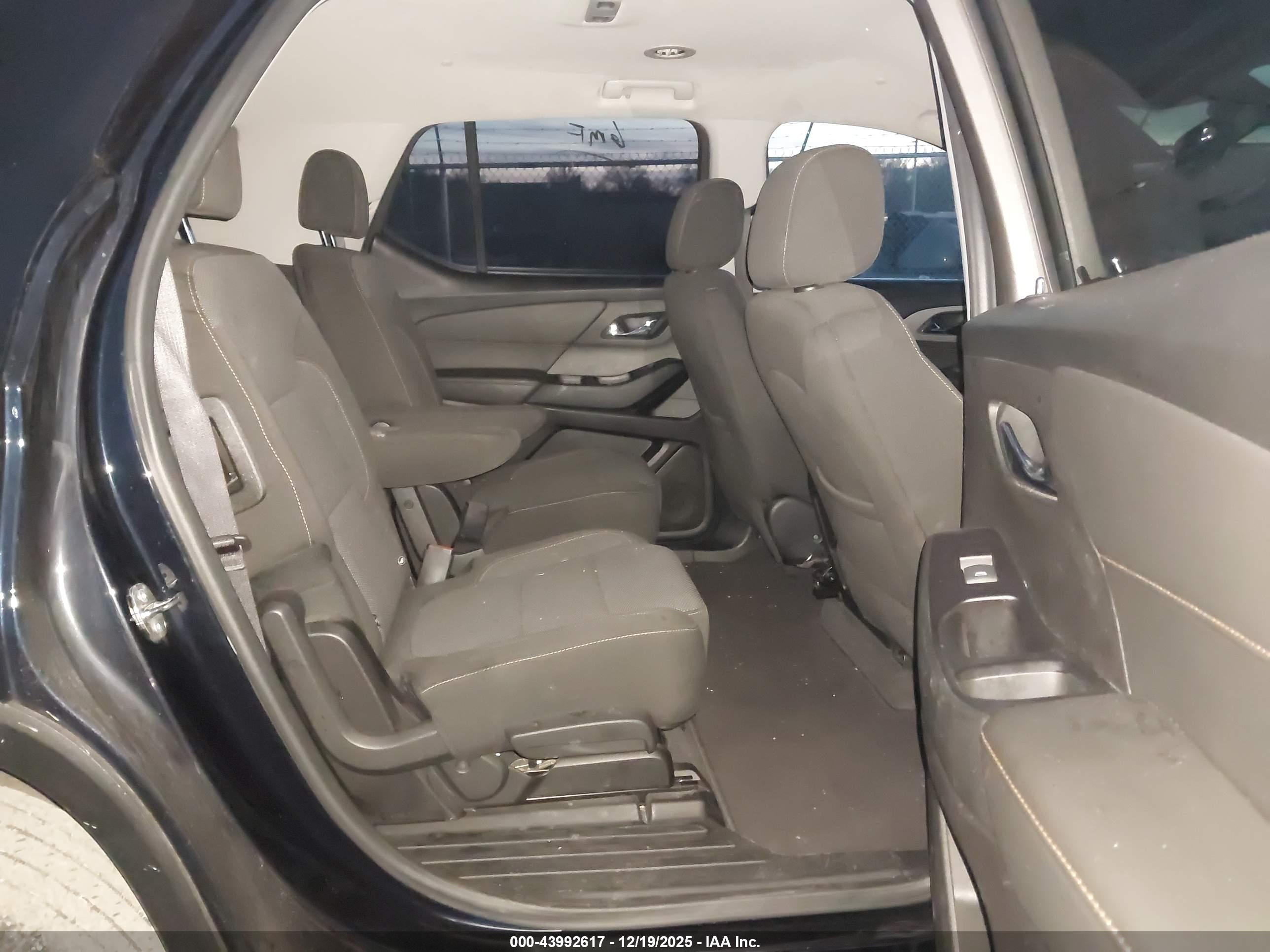 CHEVROLET TRAVERSE image 8