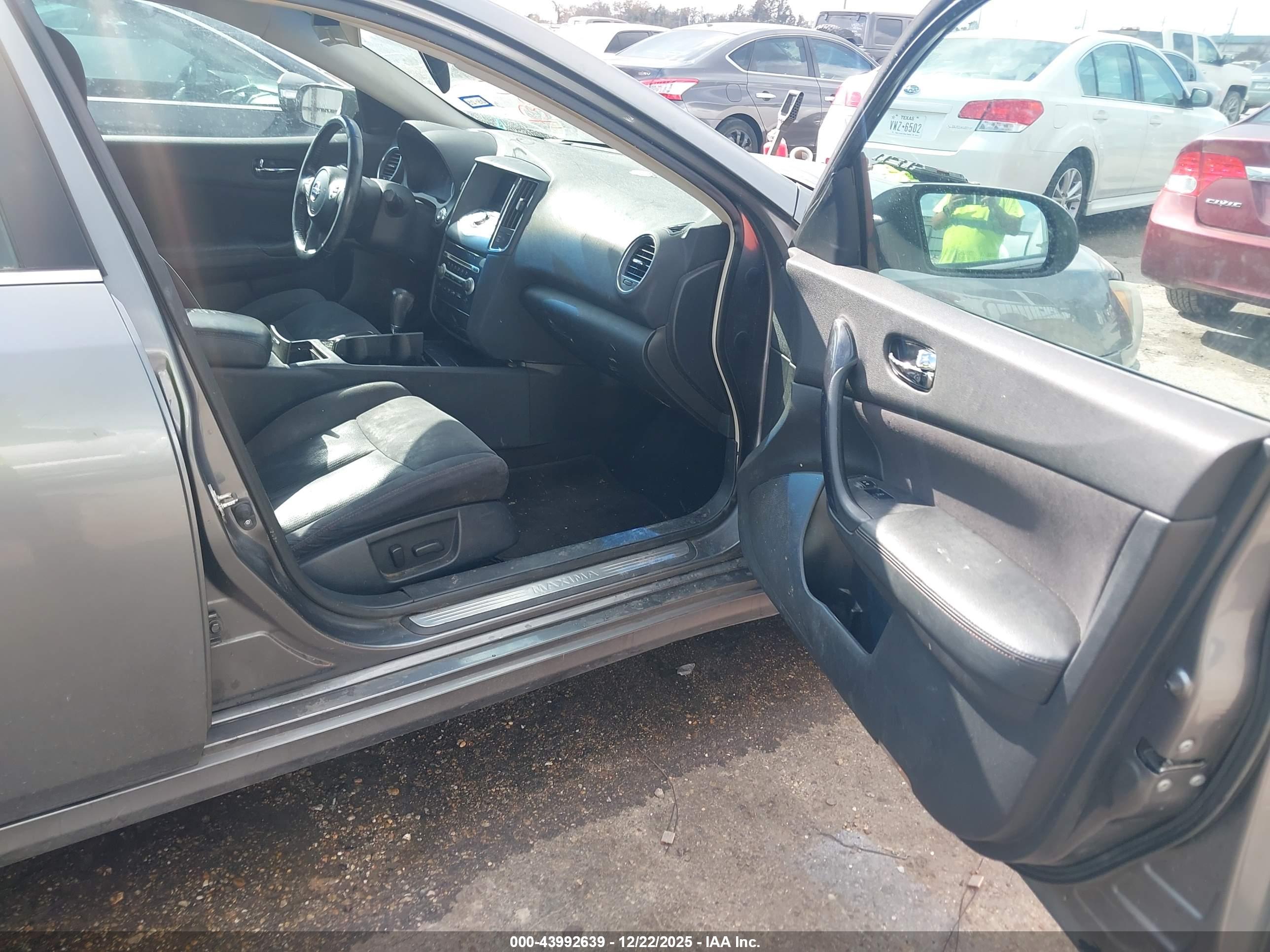 NISSAN MAXIMA image 5