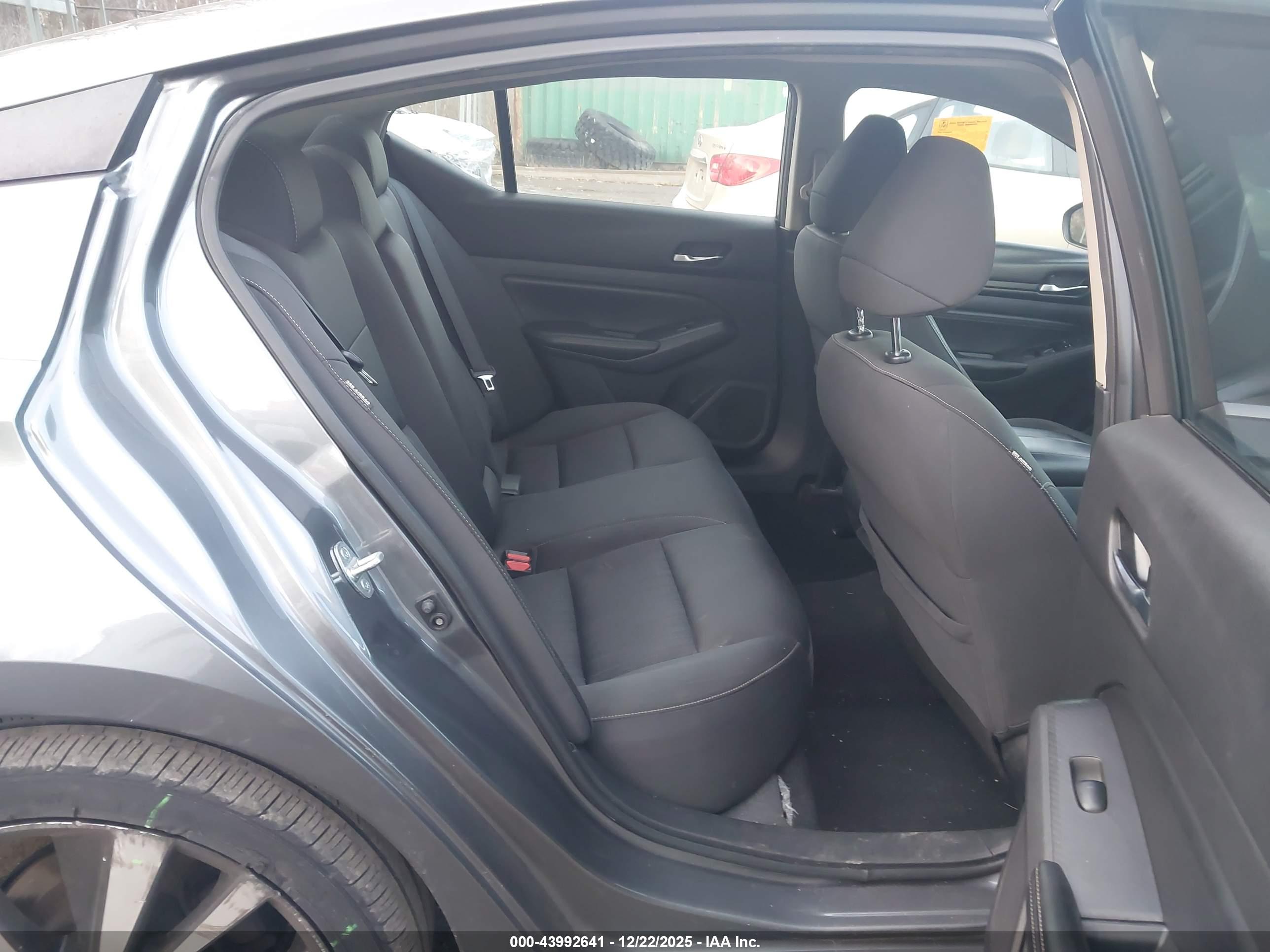 NISSAN ALTIMA image 8