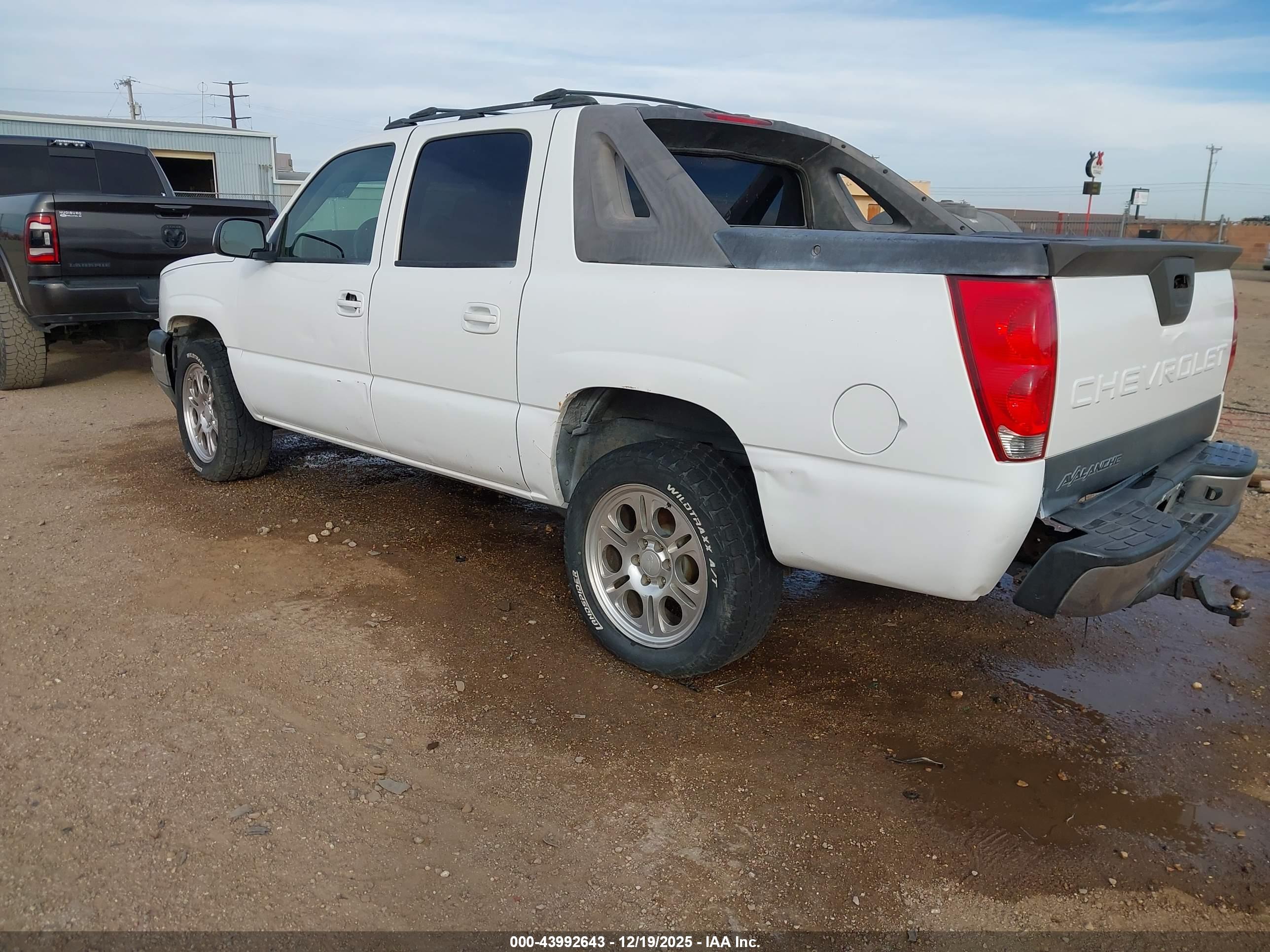 CHEVROLET AVALANCHE image 3