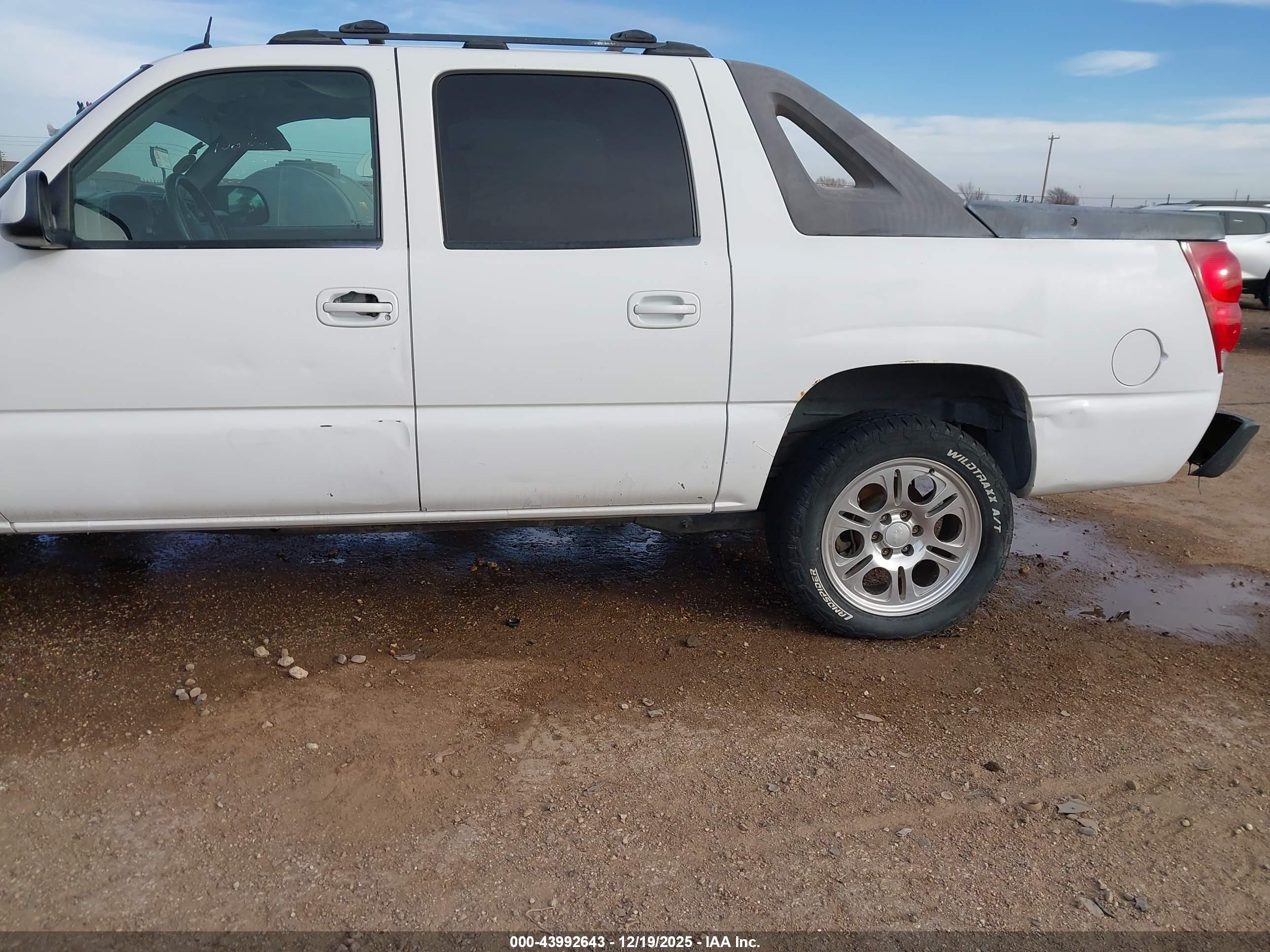 CHEVROLET AVALANCHE image 6