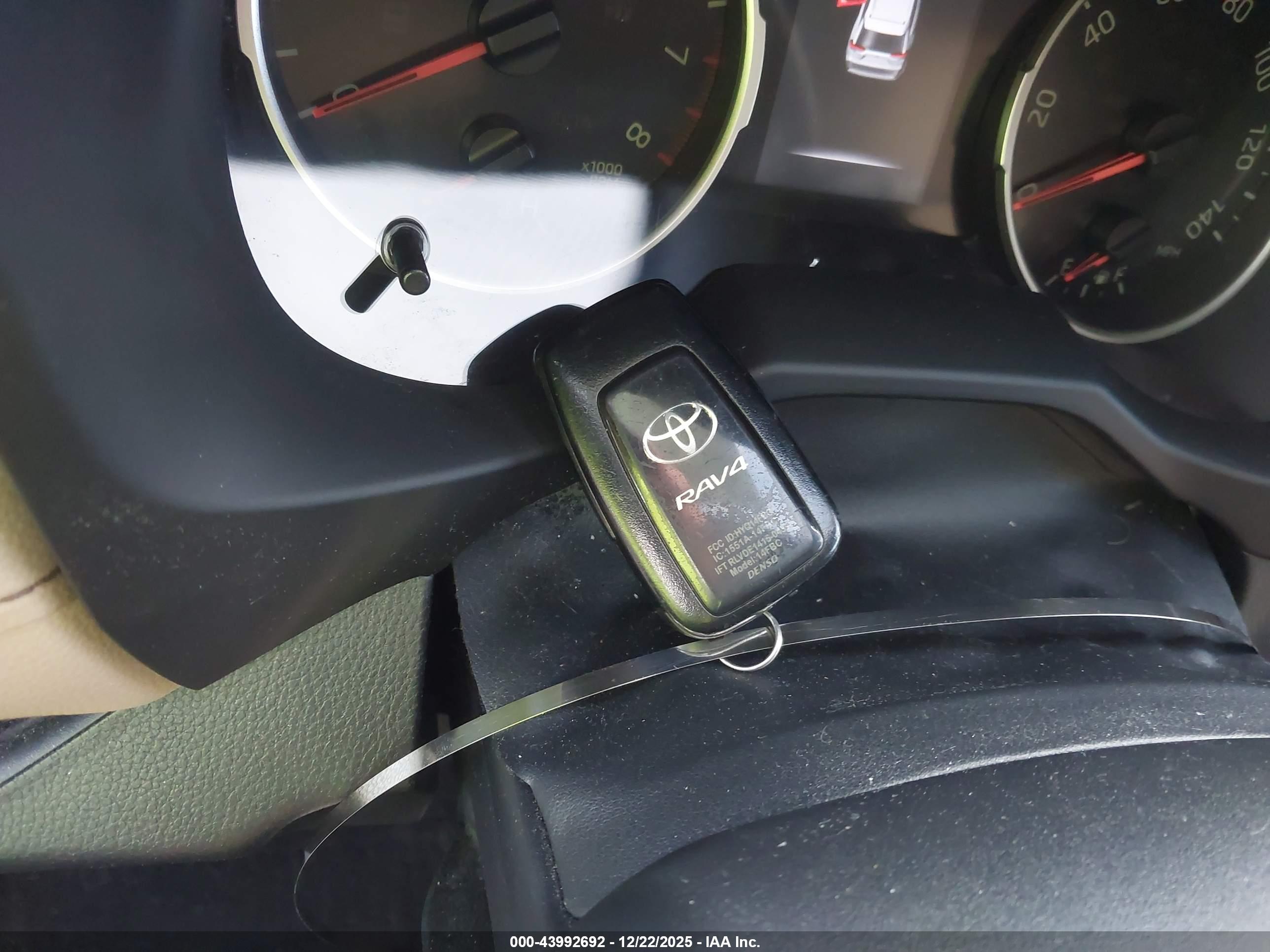 TOYOTA RAV4 image 11
