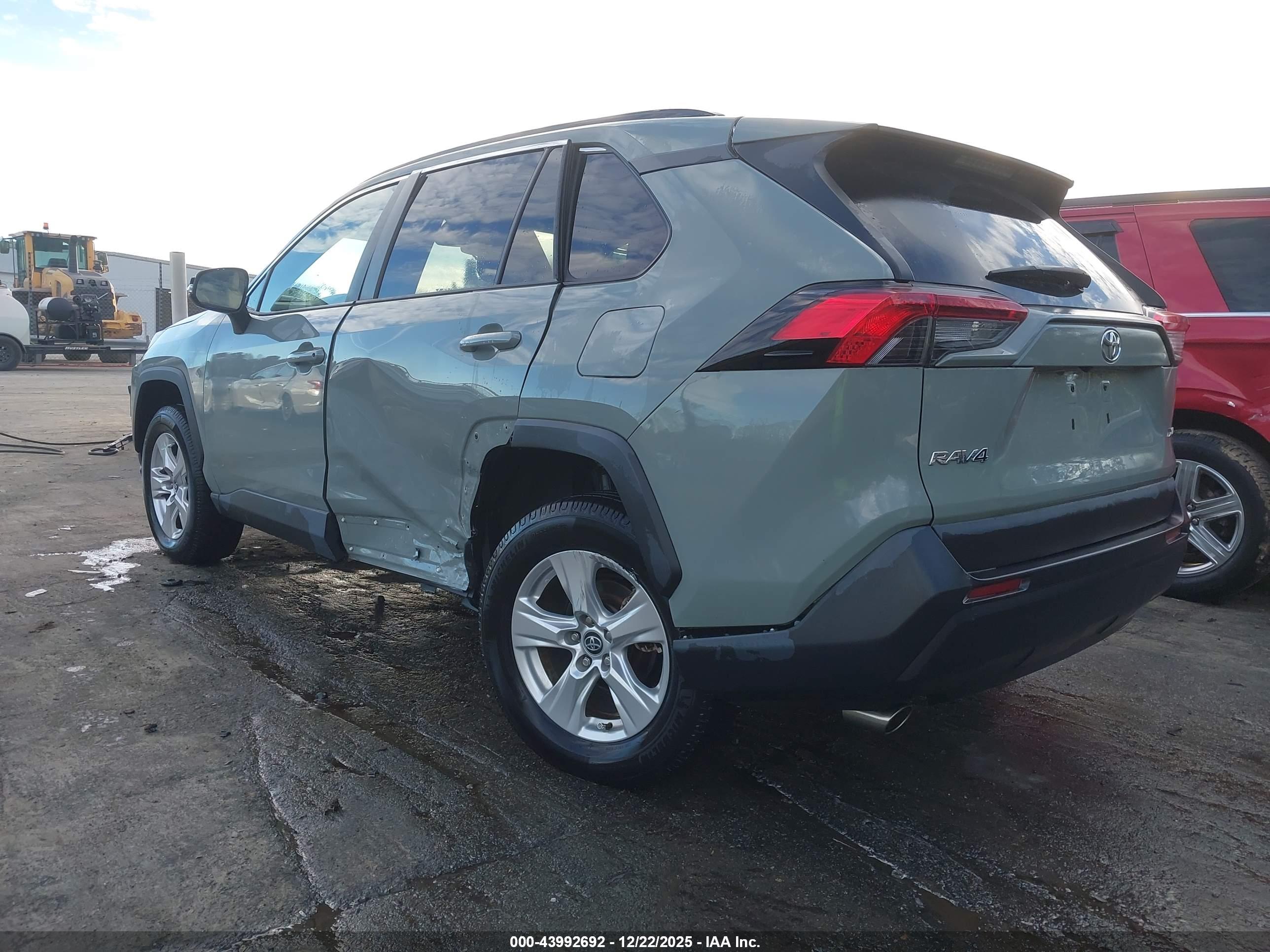 TOYOTA RAV4 image 3