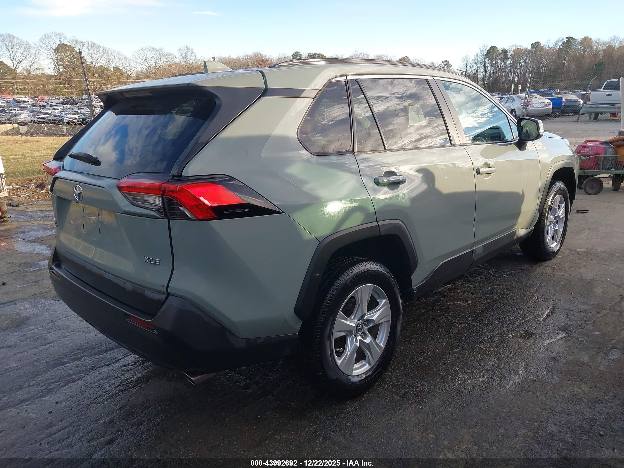 TOYOTA RAV4 image 4