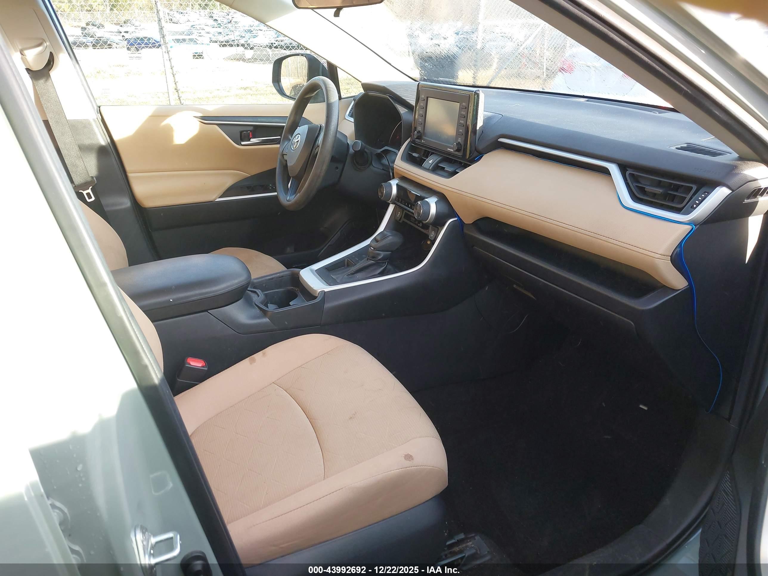 TOYOTA RAV4 image 5