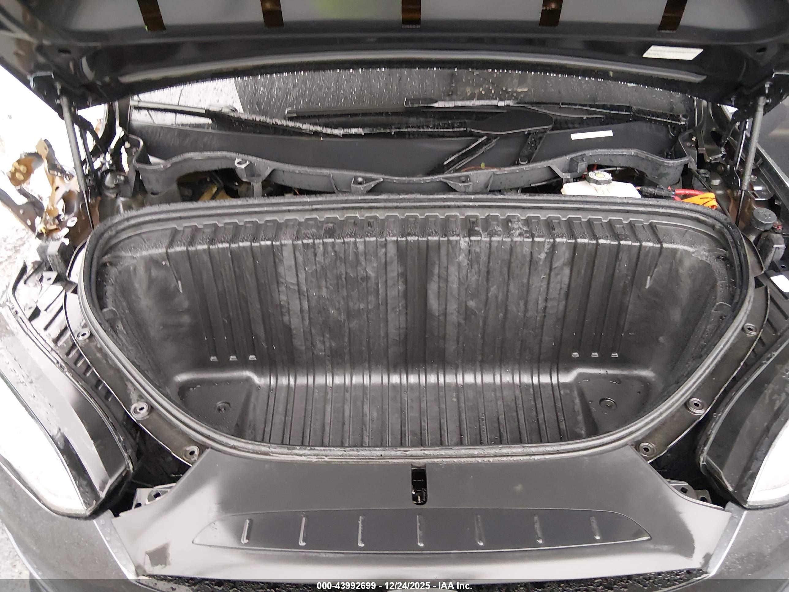 TESLA MODEL image 10