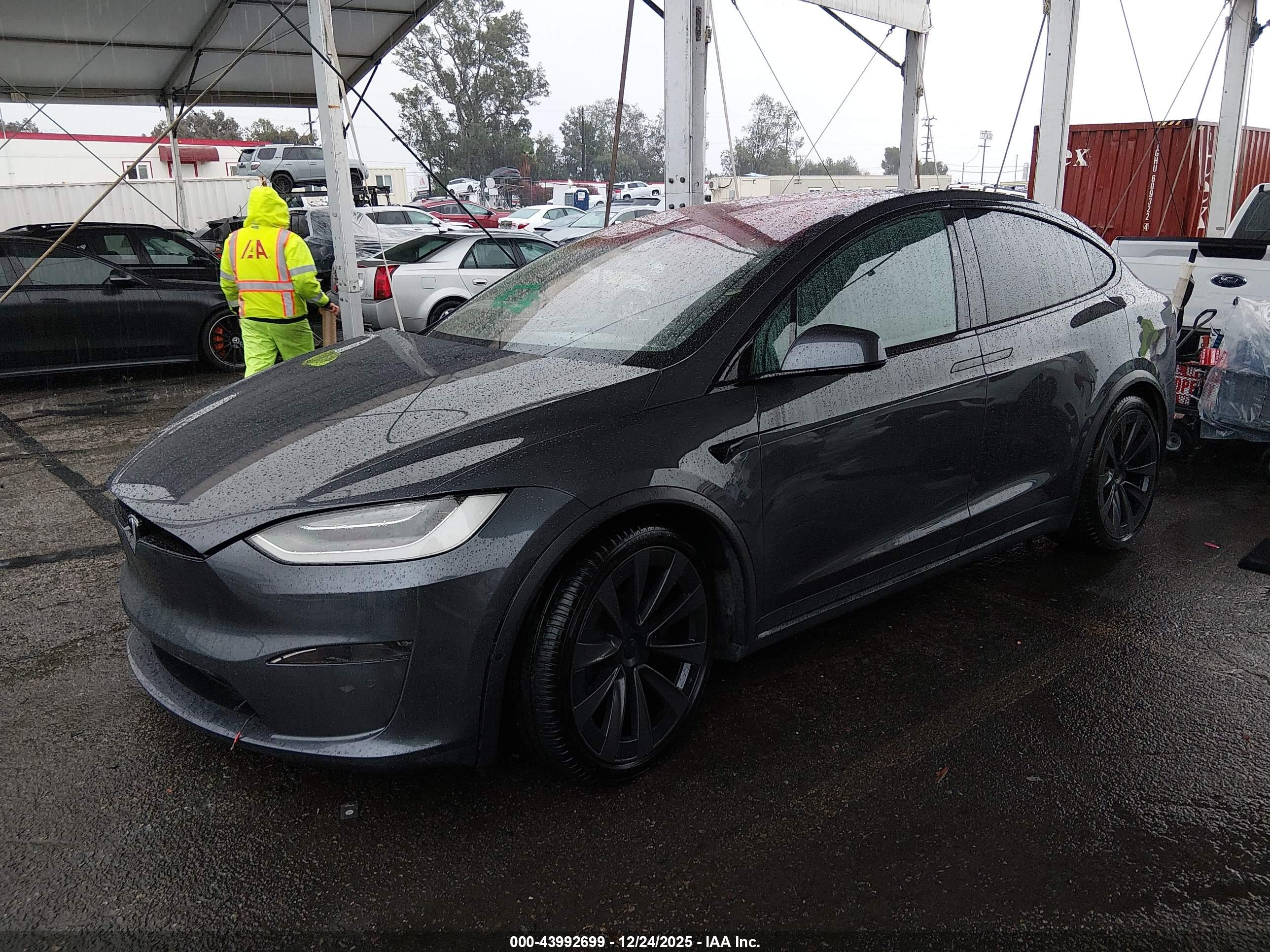 TESLA MODEL image 2