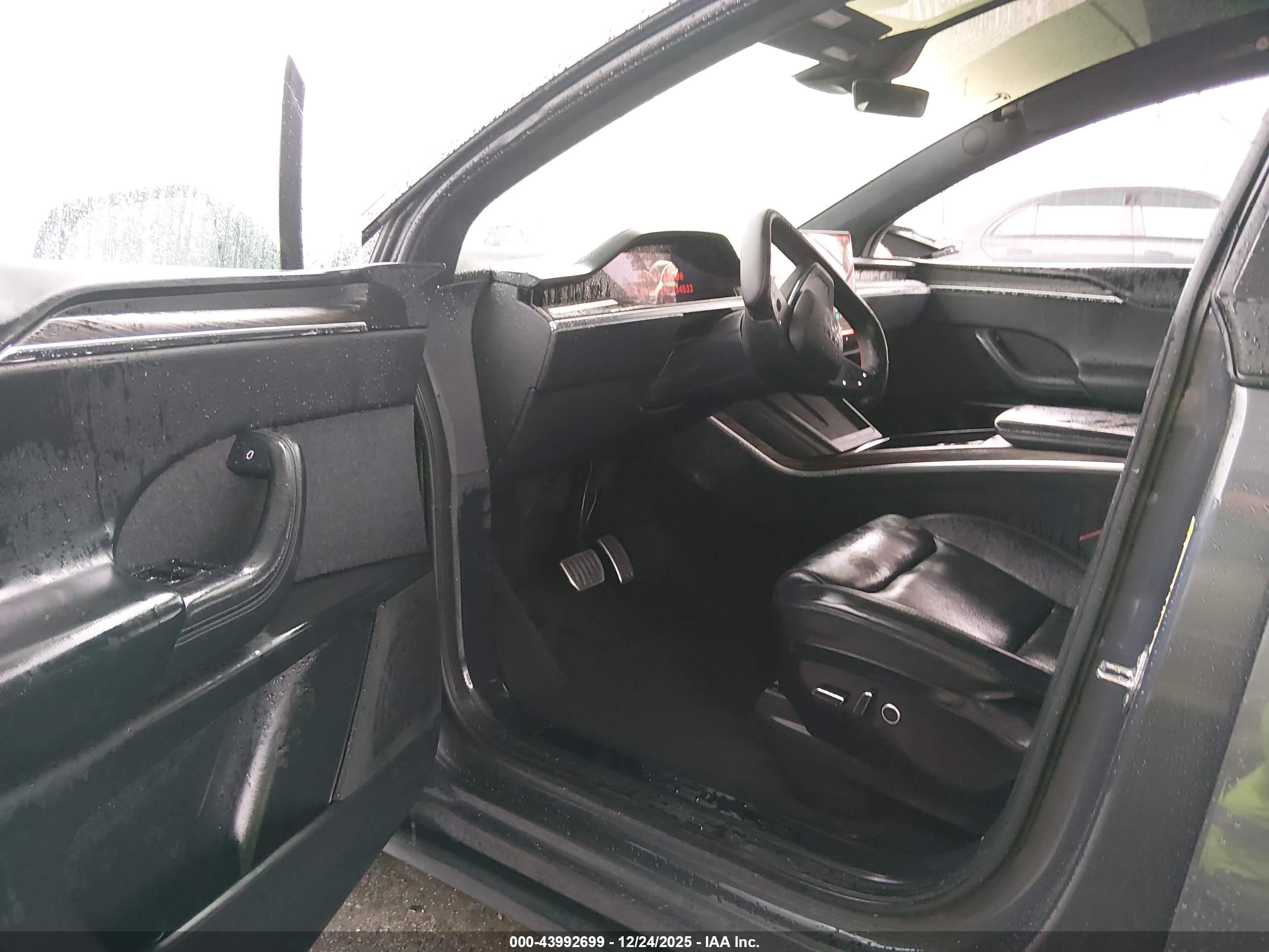 TESLA MODEL image 5