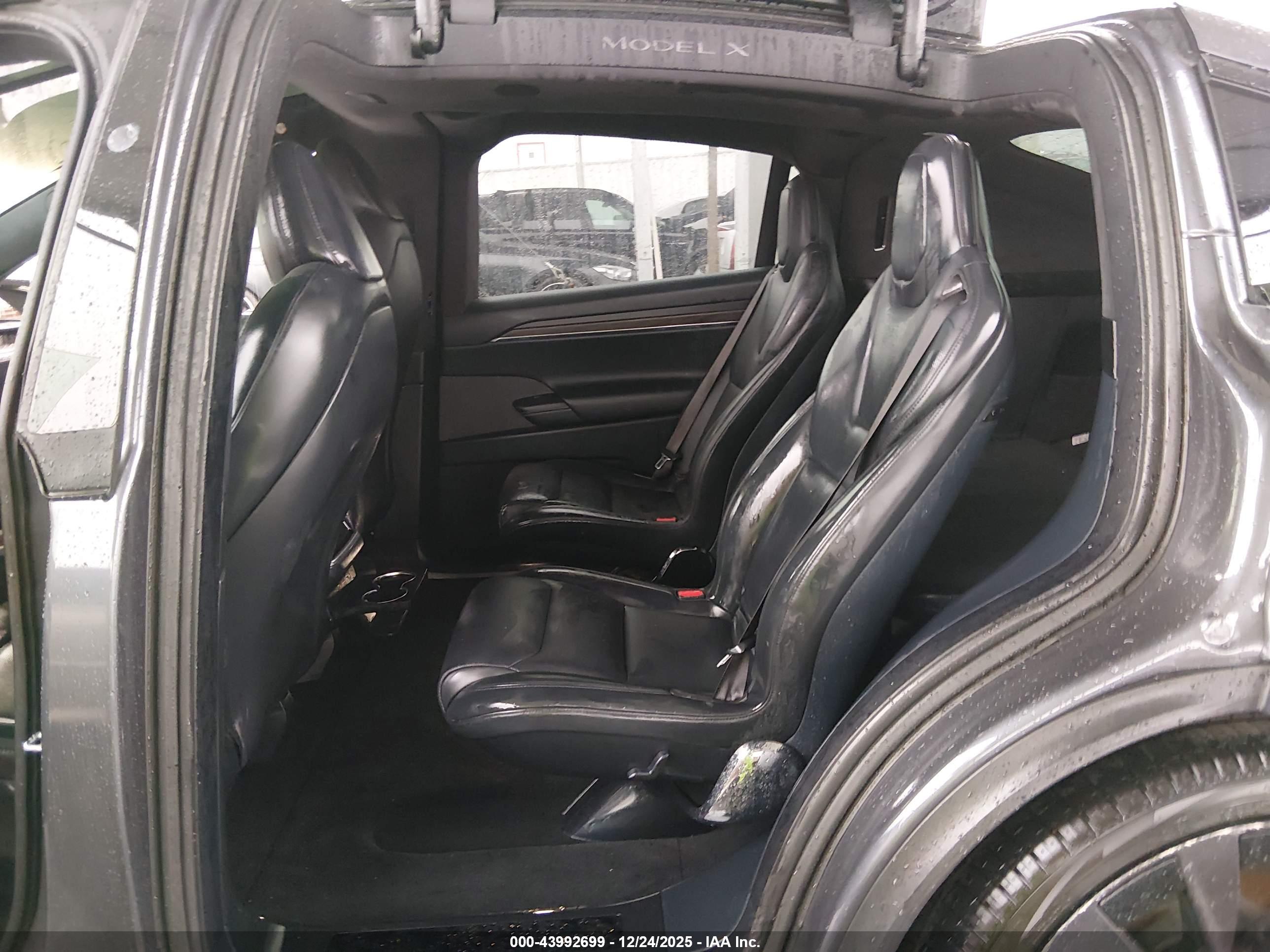 TESLA MODEL image 8