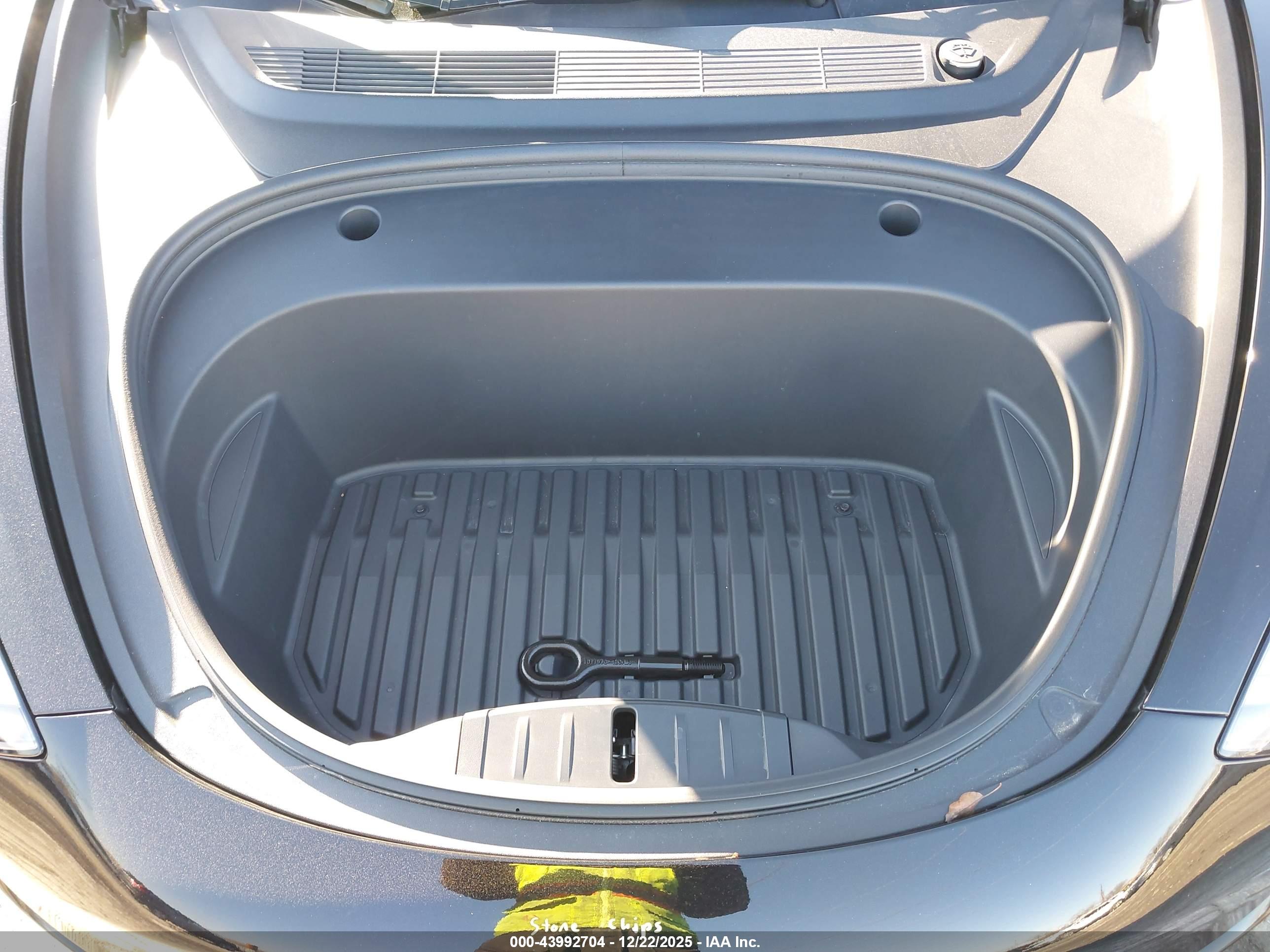 TESLA MODEL image 10