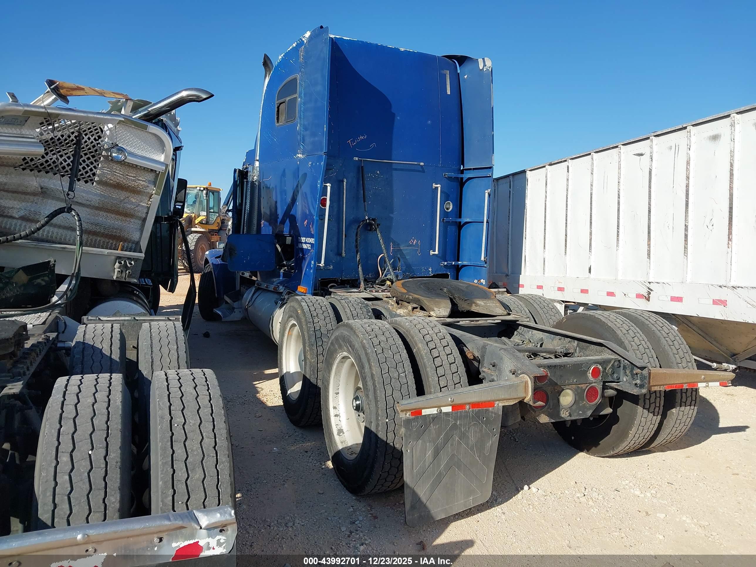 FREIGHTLINER CONVENTIONAL image 3