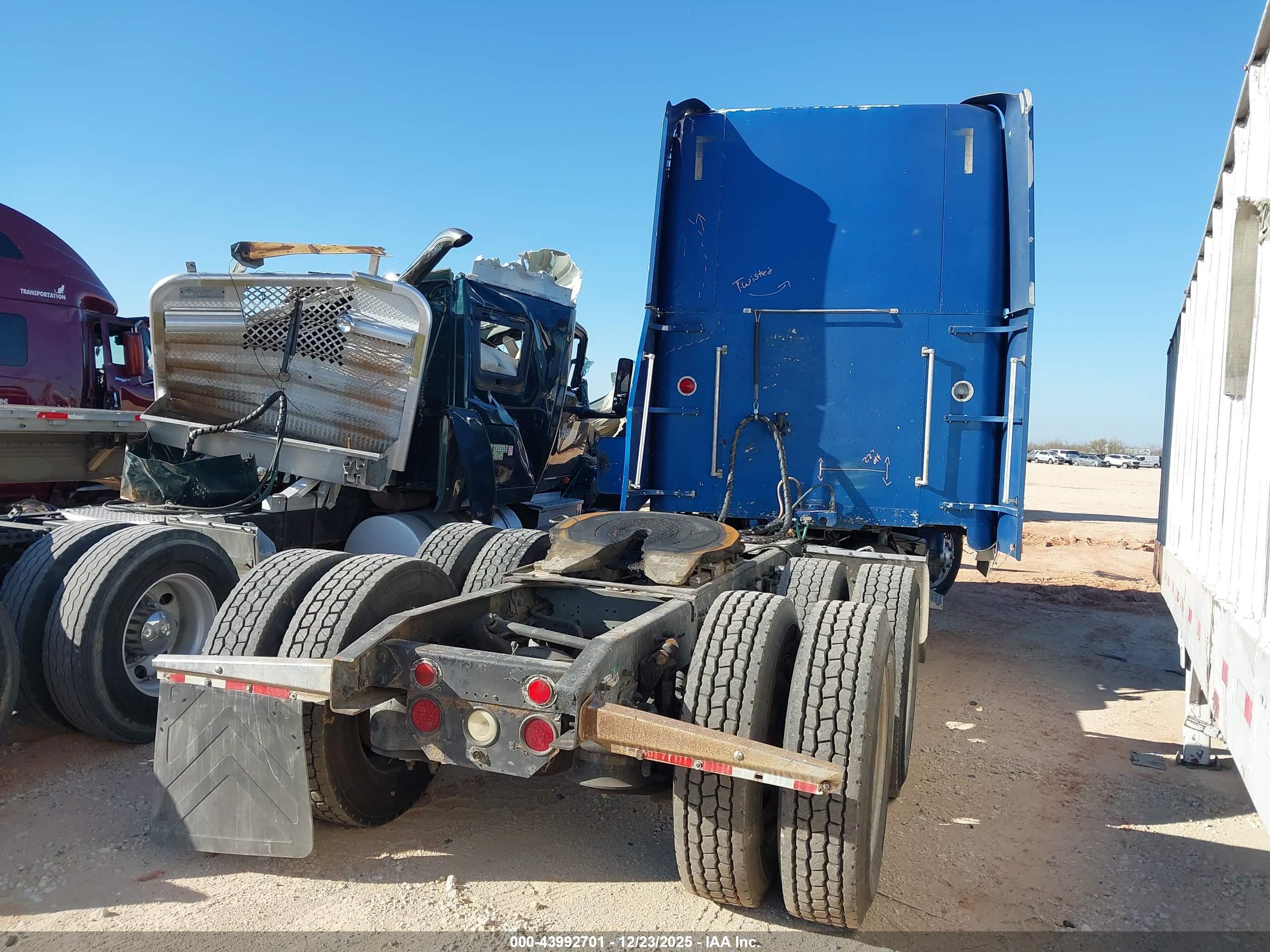 FREIGHTLINER CONVENTIONAL image 4