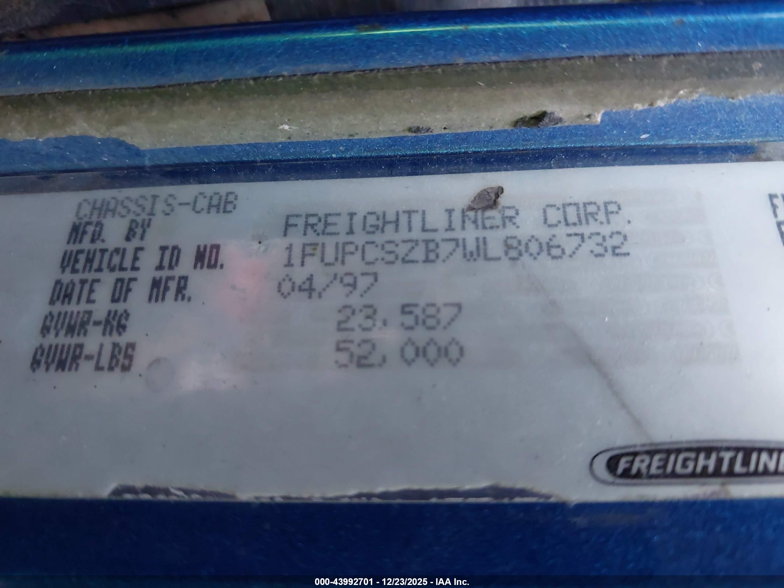 FREIGHTLINER CONVENTIONAL image 9