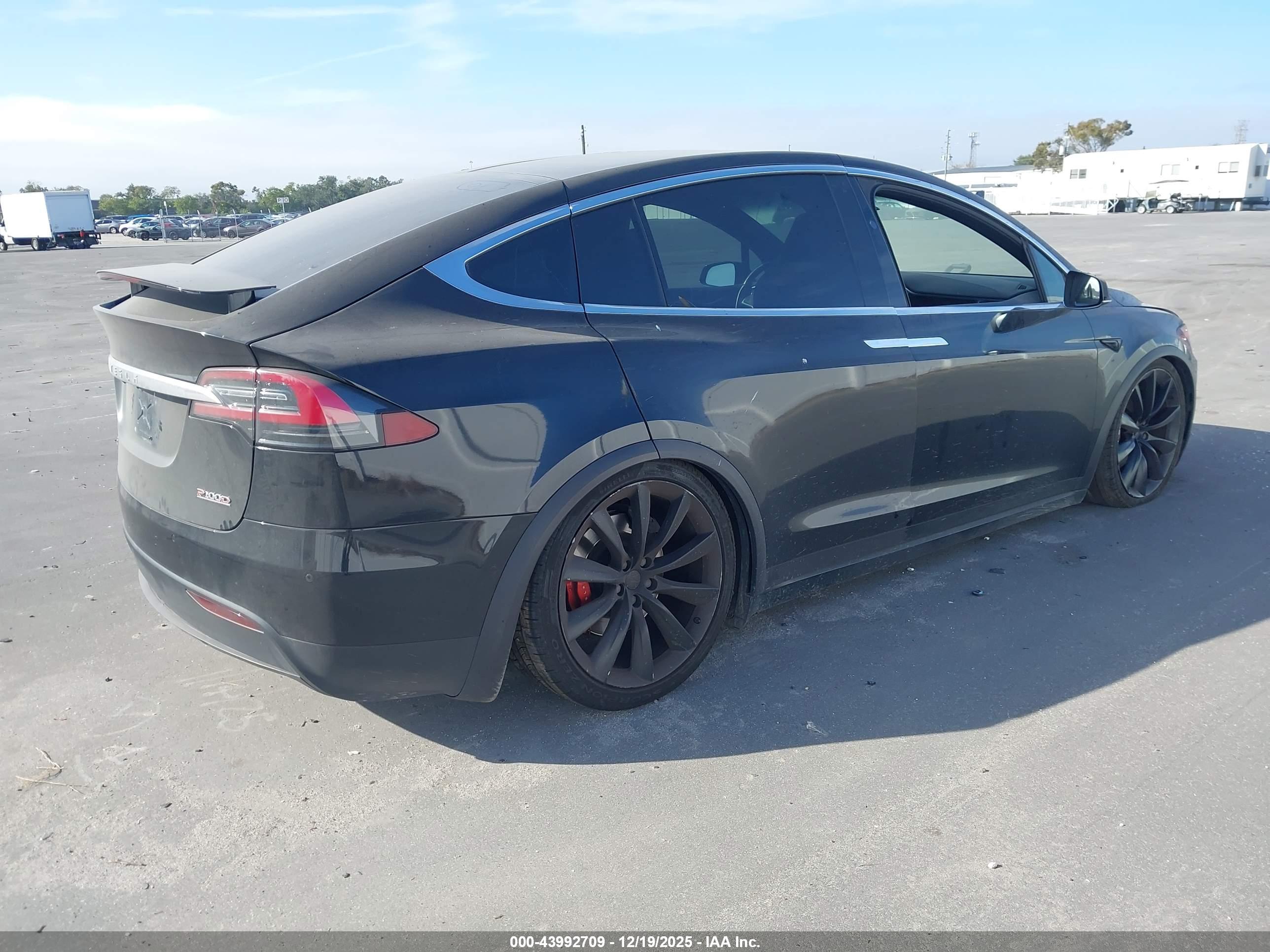 TESLA MODEL image 4