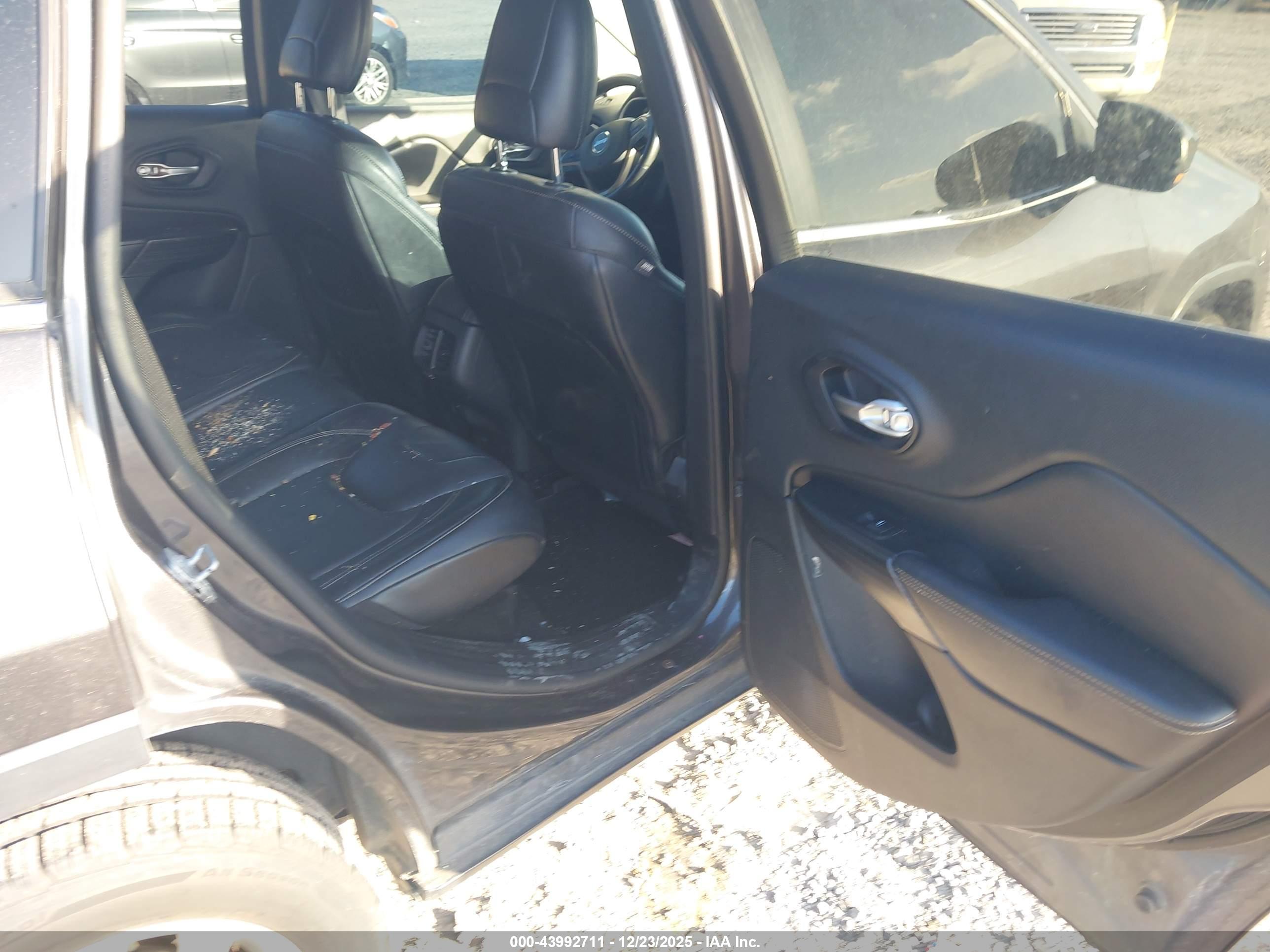 JEEP CHEROKEE image 8