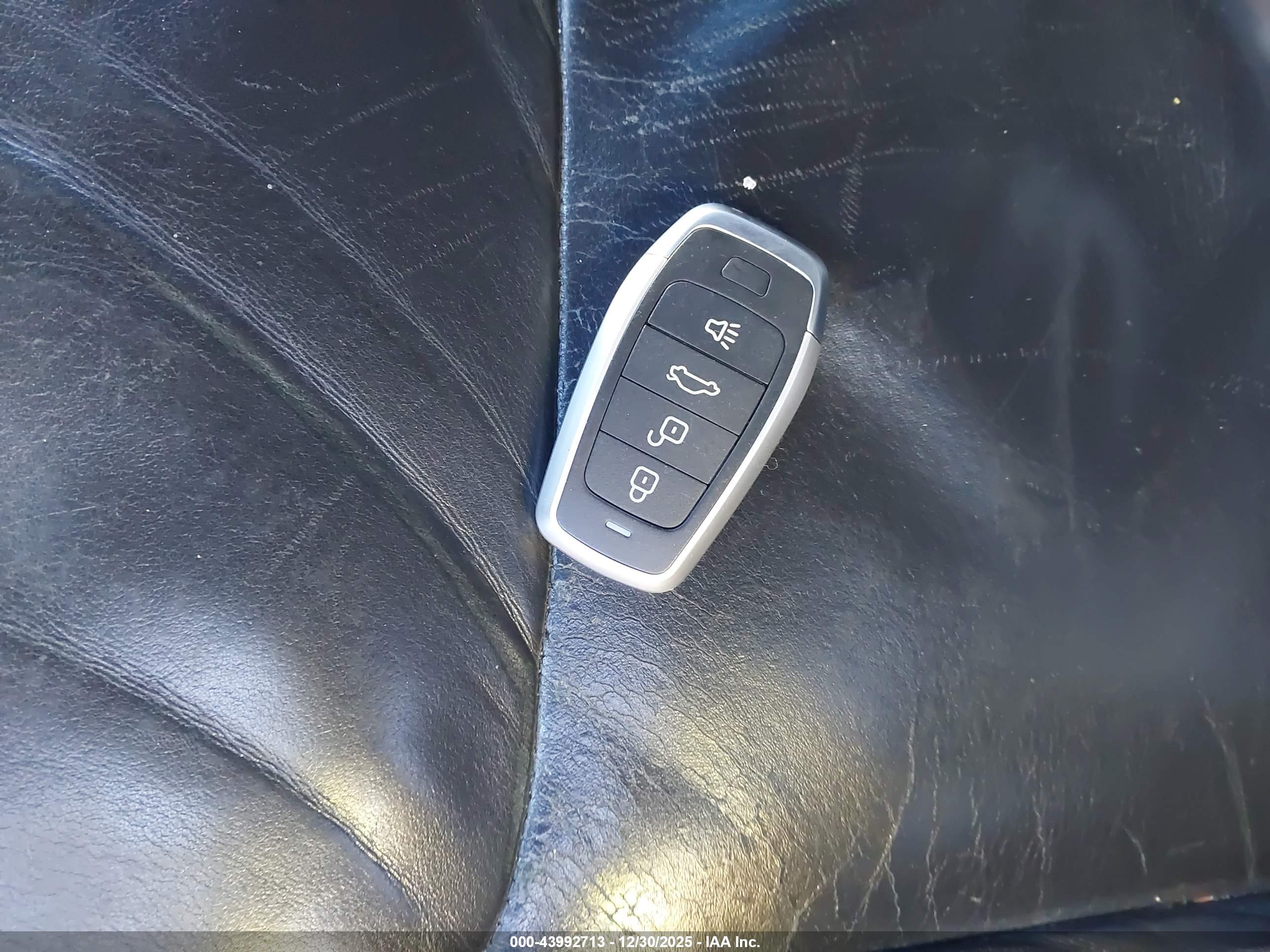 CHRYSLER 300 image 11