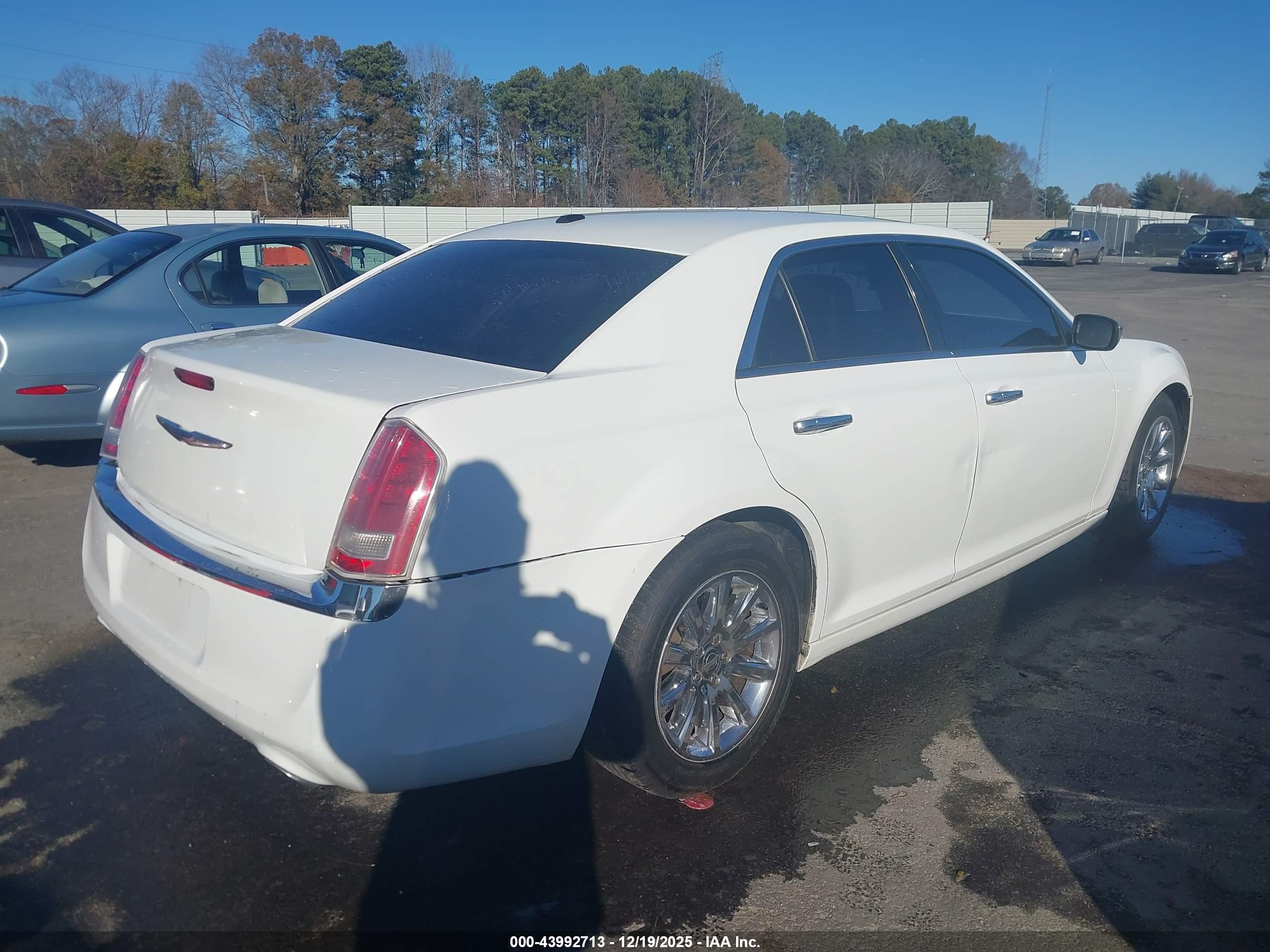 CHRYSLER 300 image 4