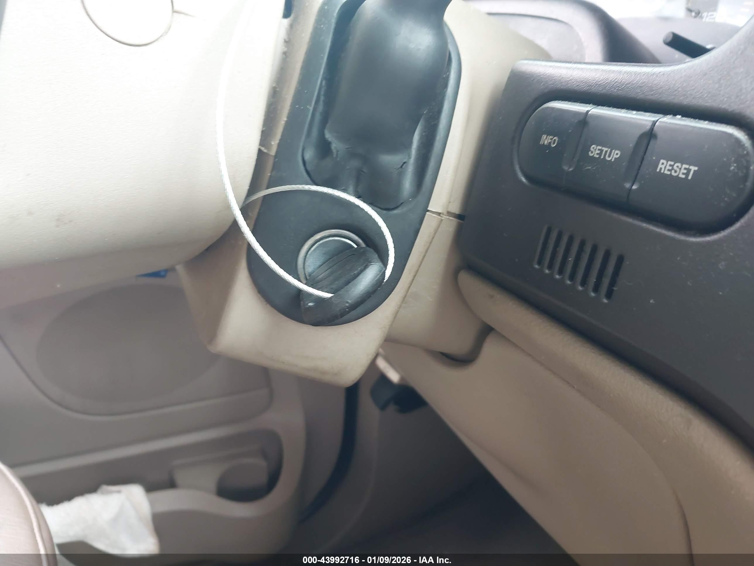 FORD EXPEDITION image 11