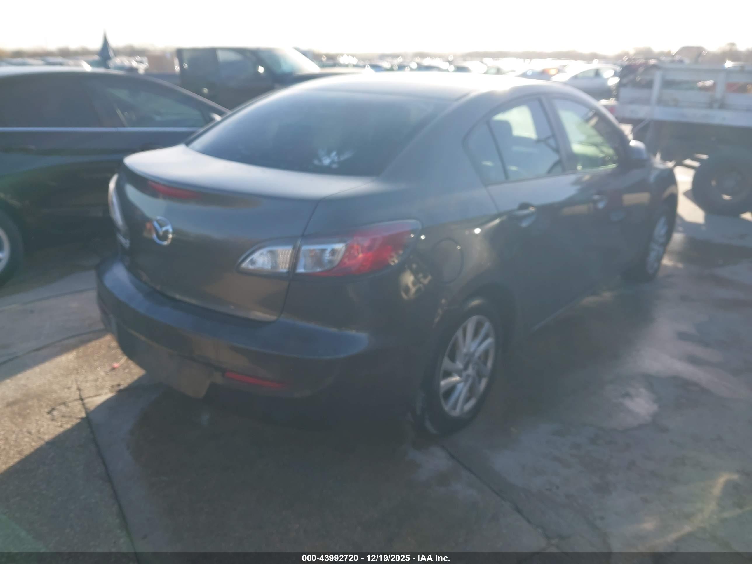 MAZDA MAZDA3 image 4