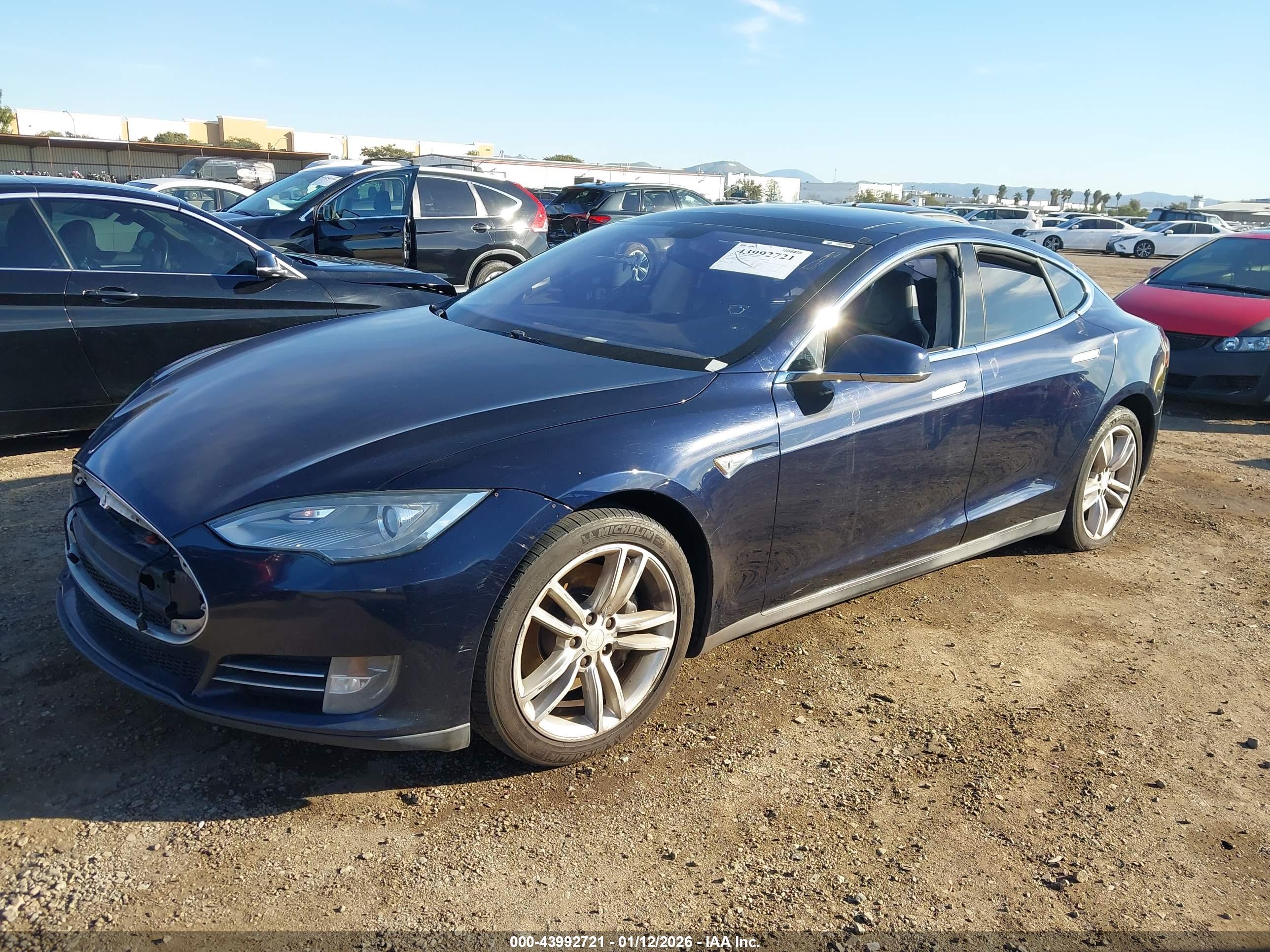 TESLA MODEL image 2