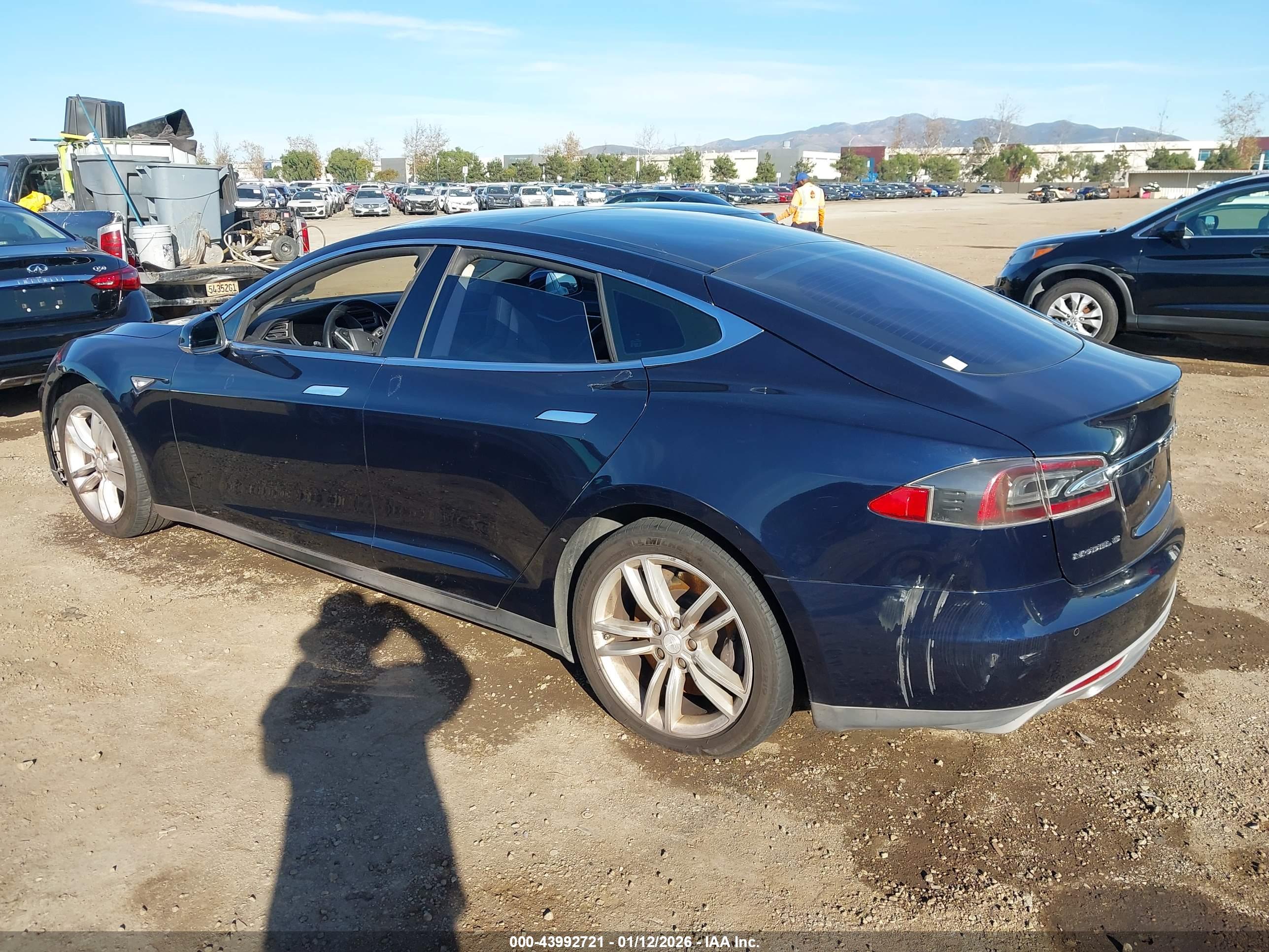 TESLA MODEL image 3