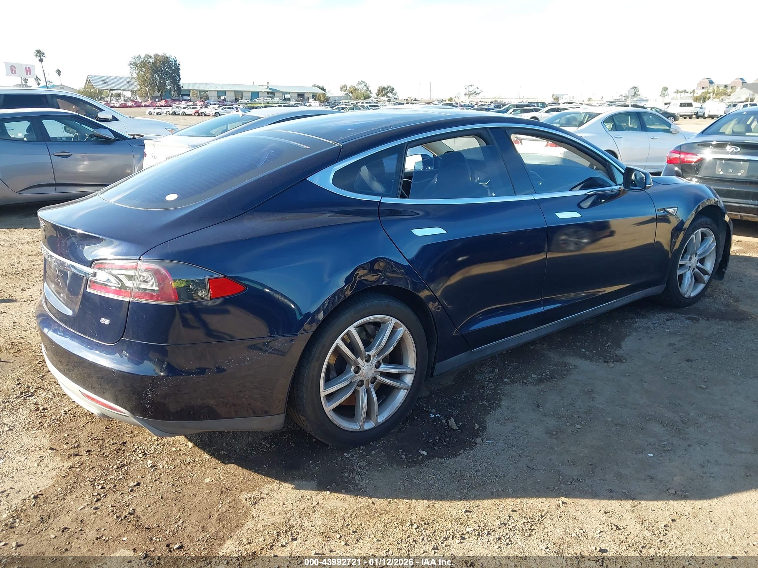 TESLA MODEL image 4