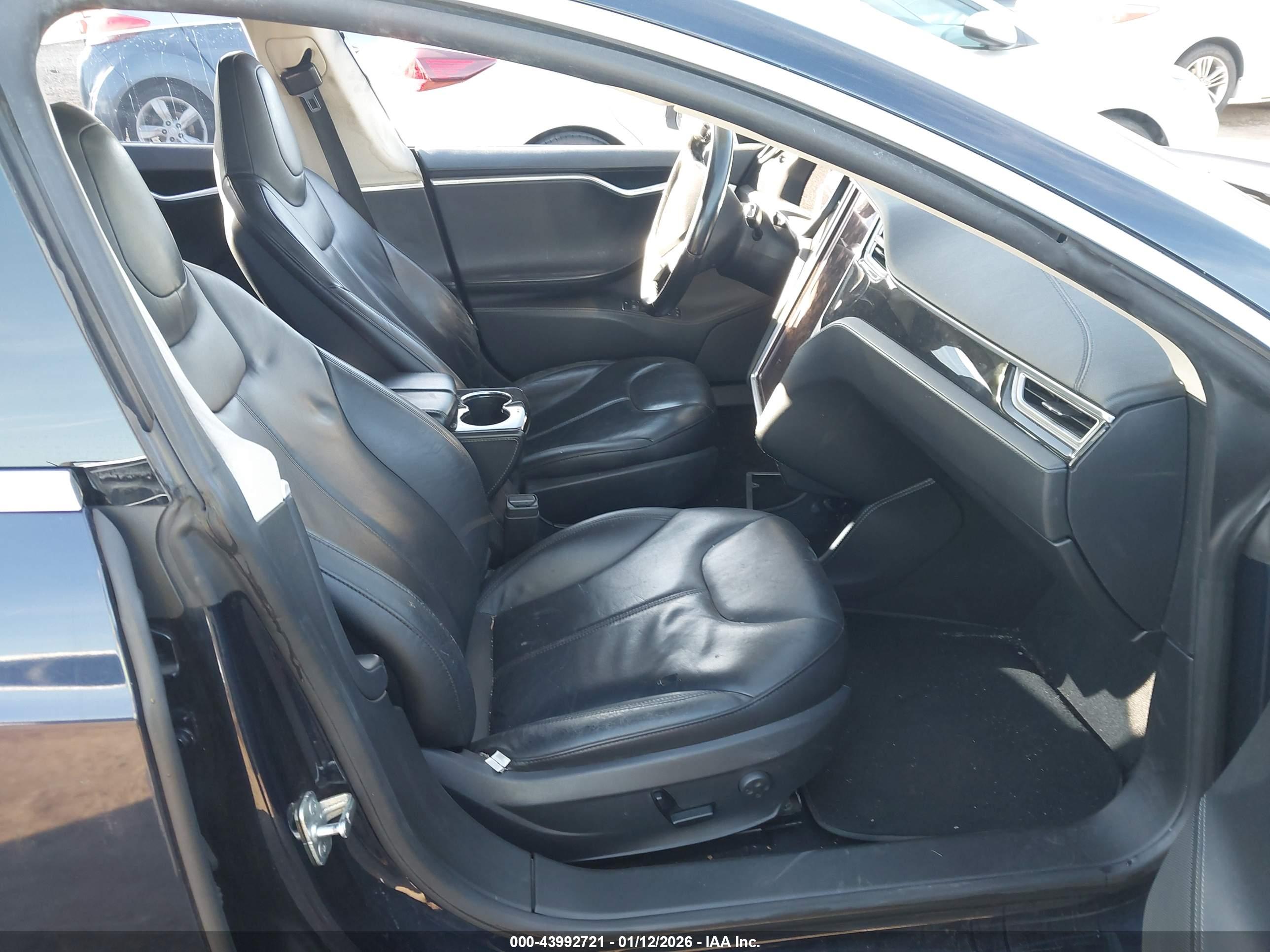 TESLA MODEL image 5