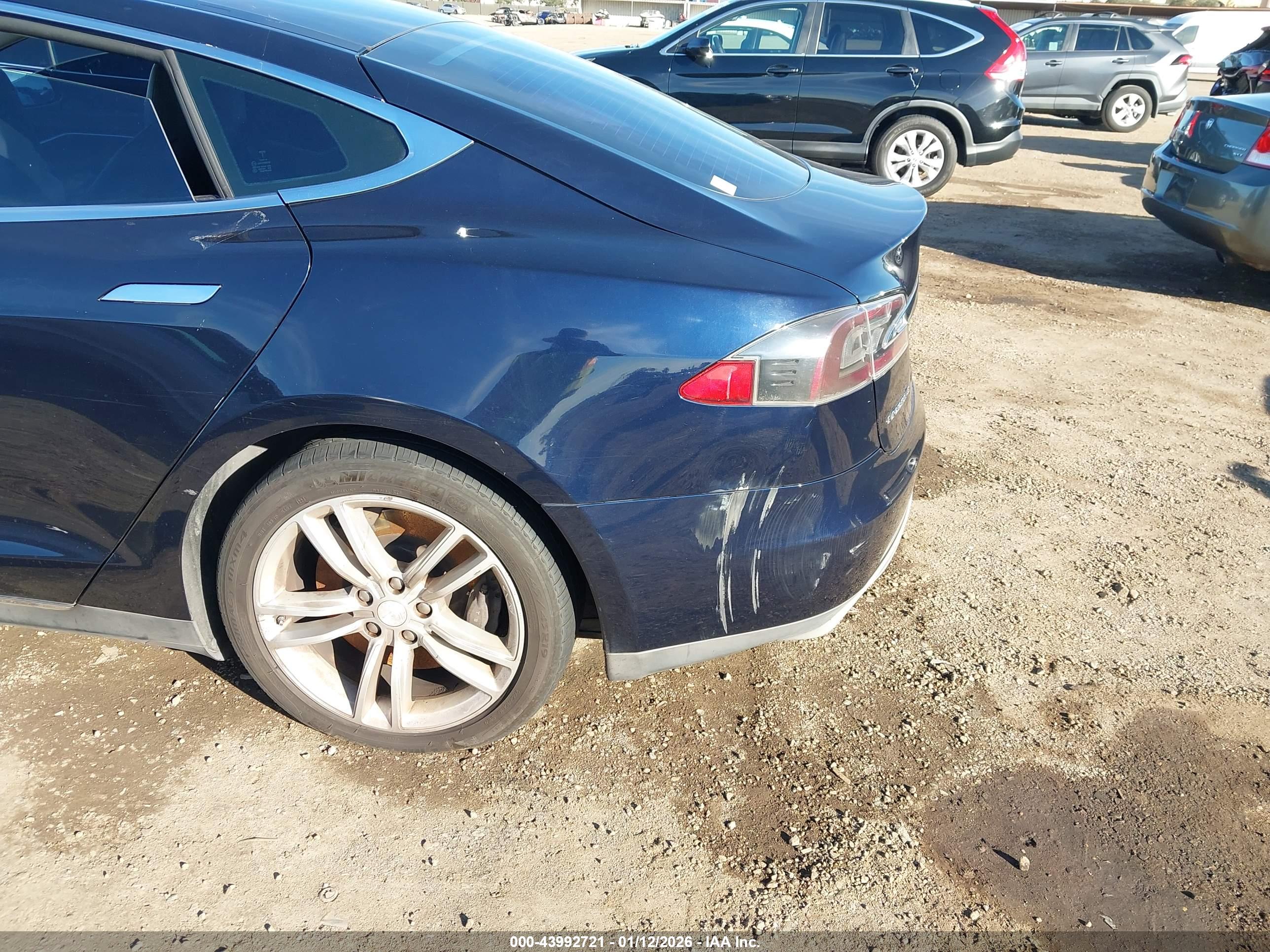 TESLA MODEL image 6