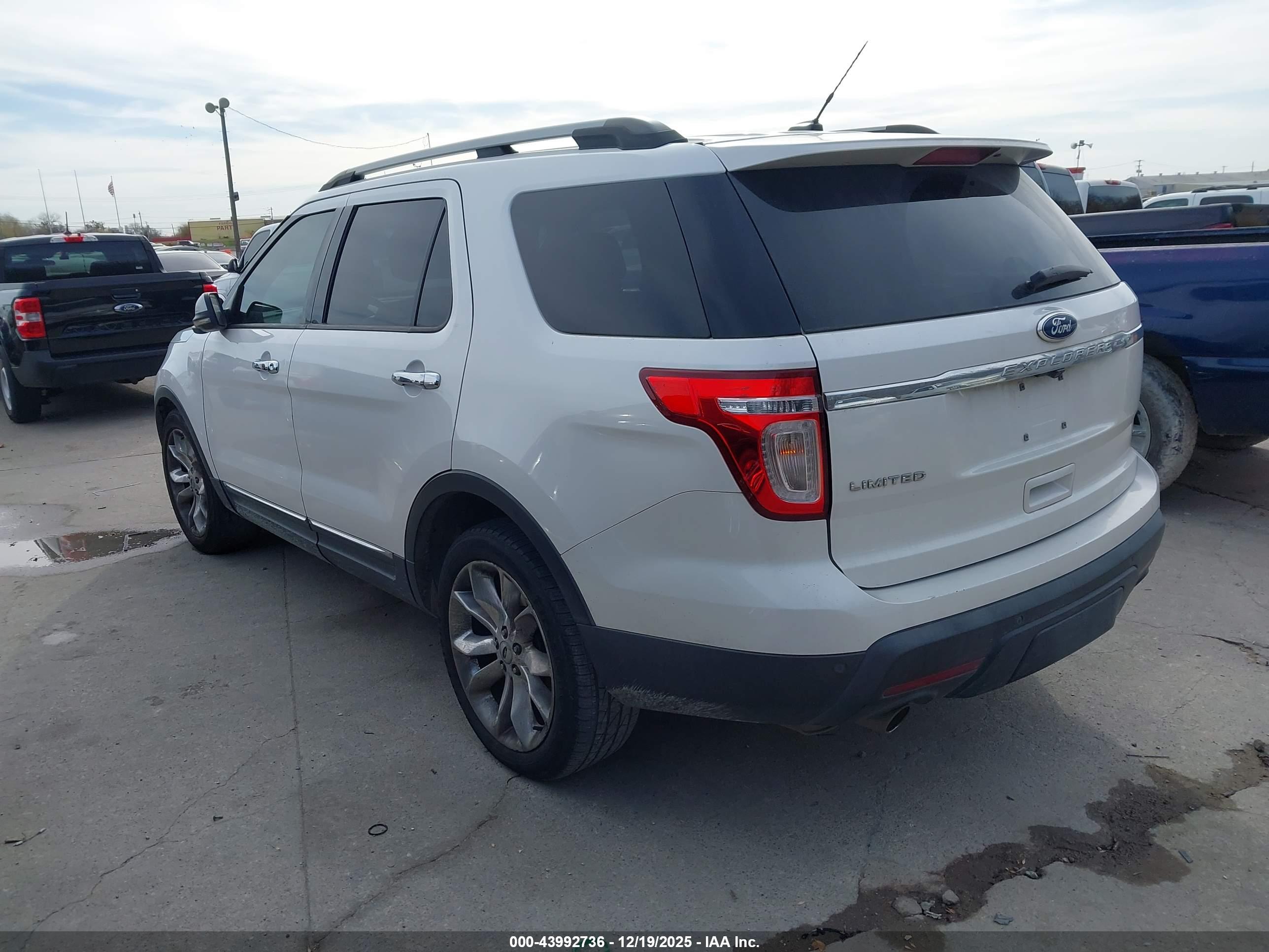 FORD EXPLORER image 3