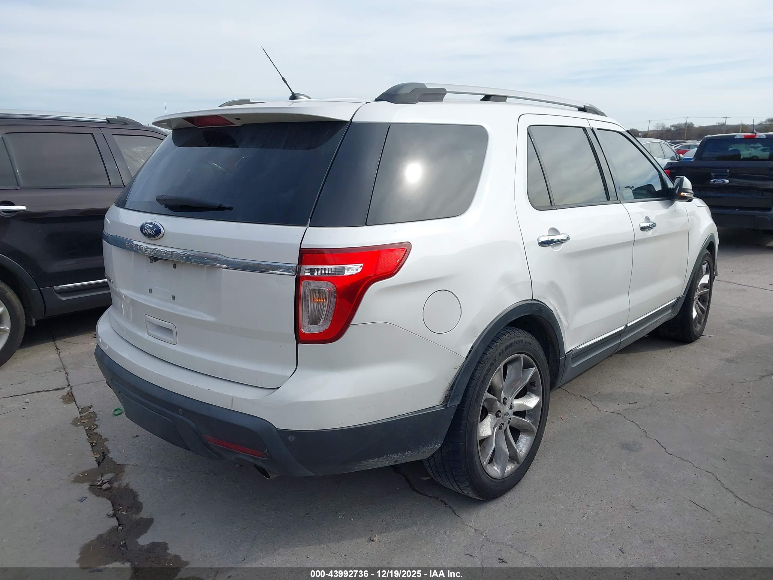 FORD EXPLORER image 4