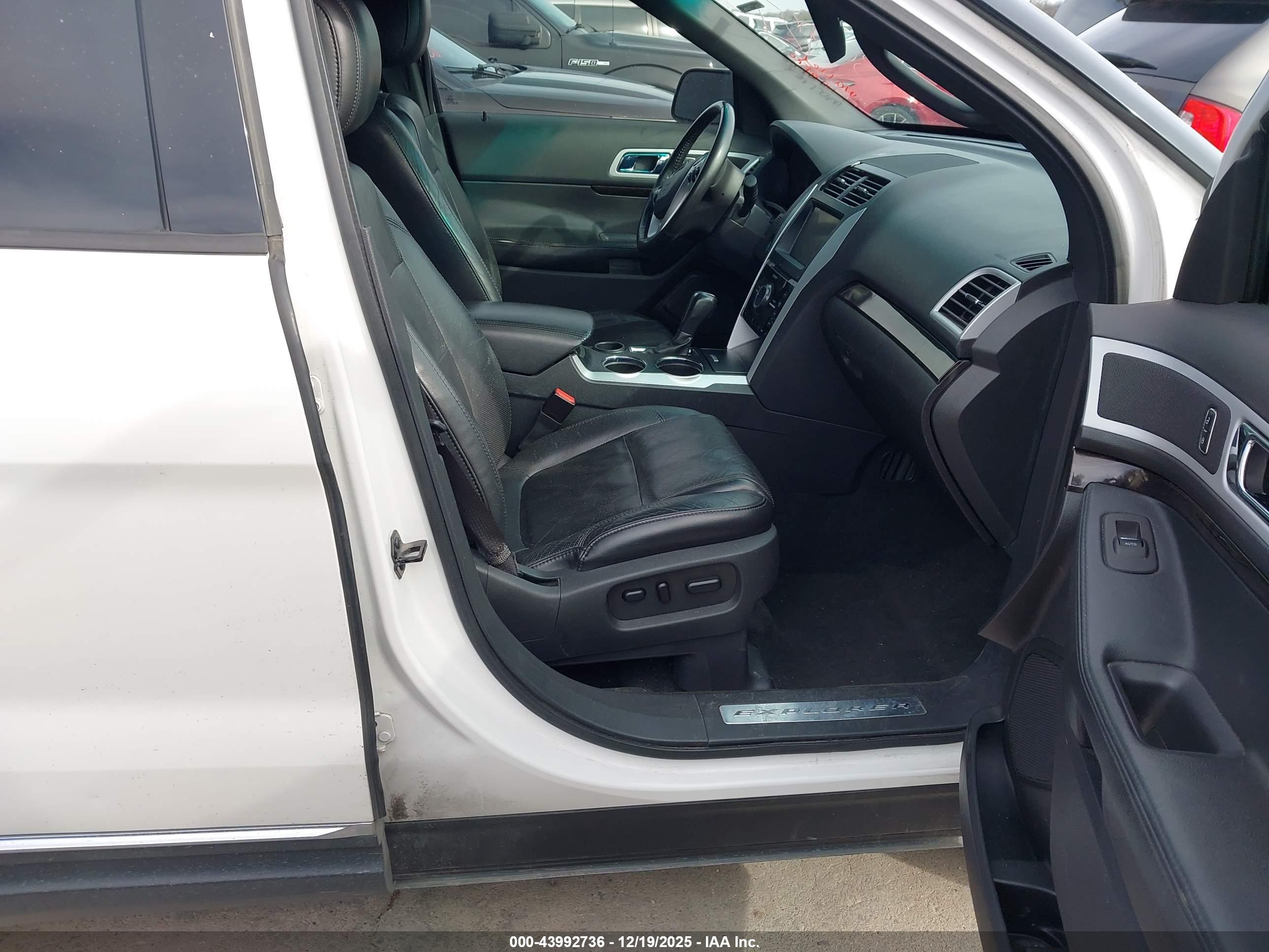 FORD EXPLORER image 5