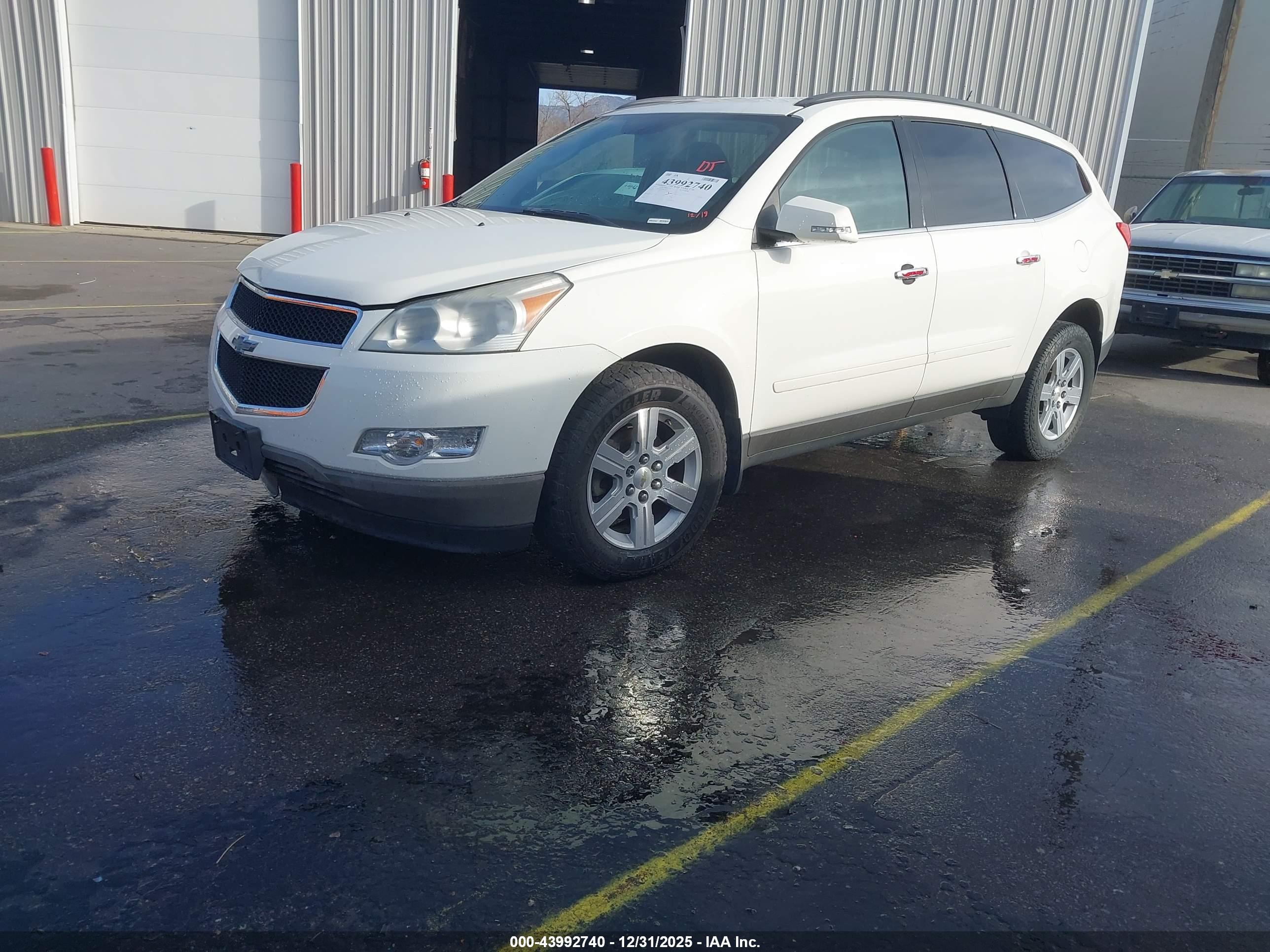 CHEVROLET TRAVERSE image 2