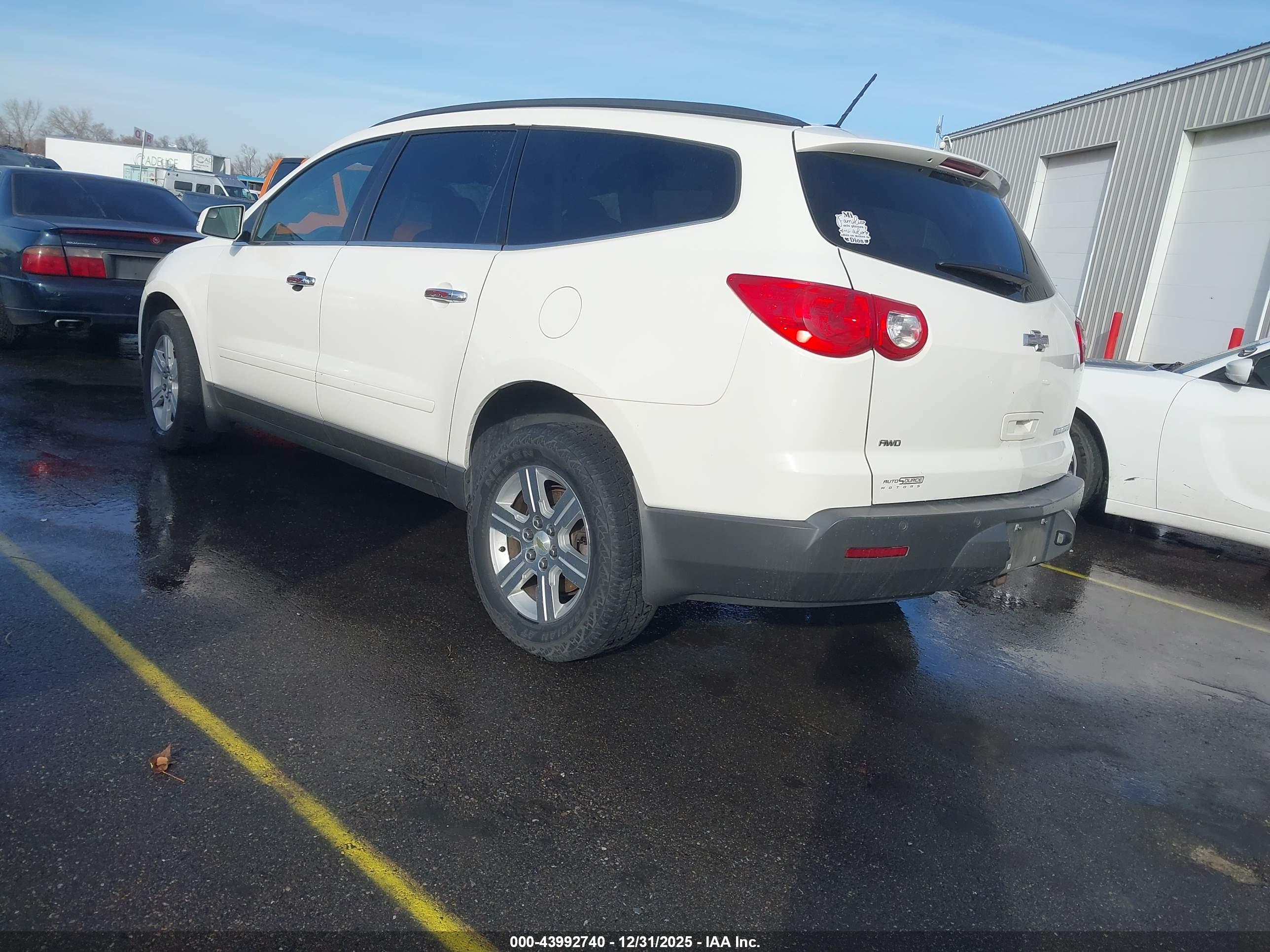 CHEVROLET TRAVERSE image 3