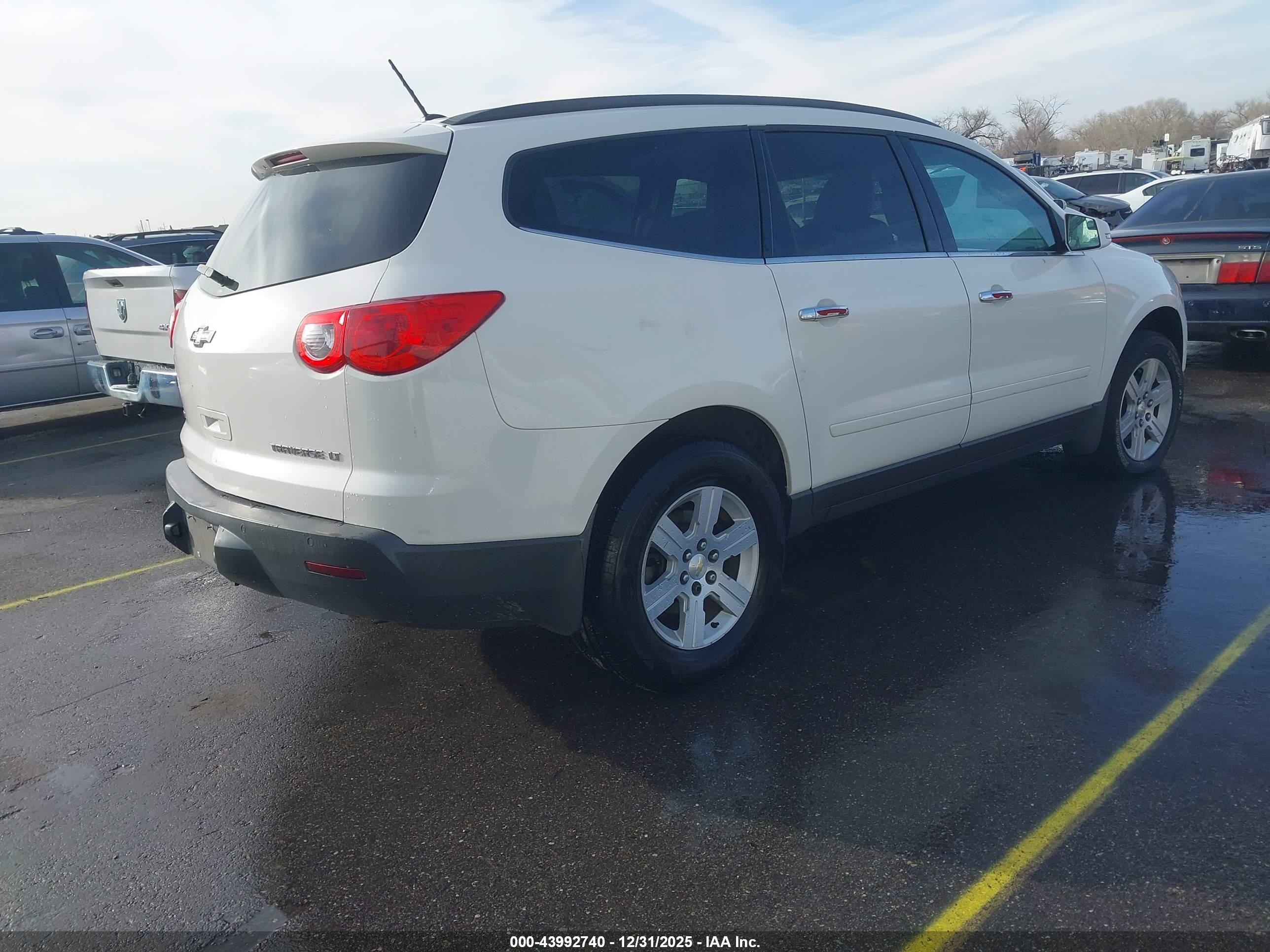 CHEVROLET TRAVERSE image 4