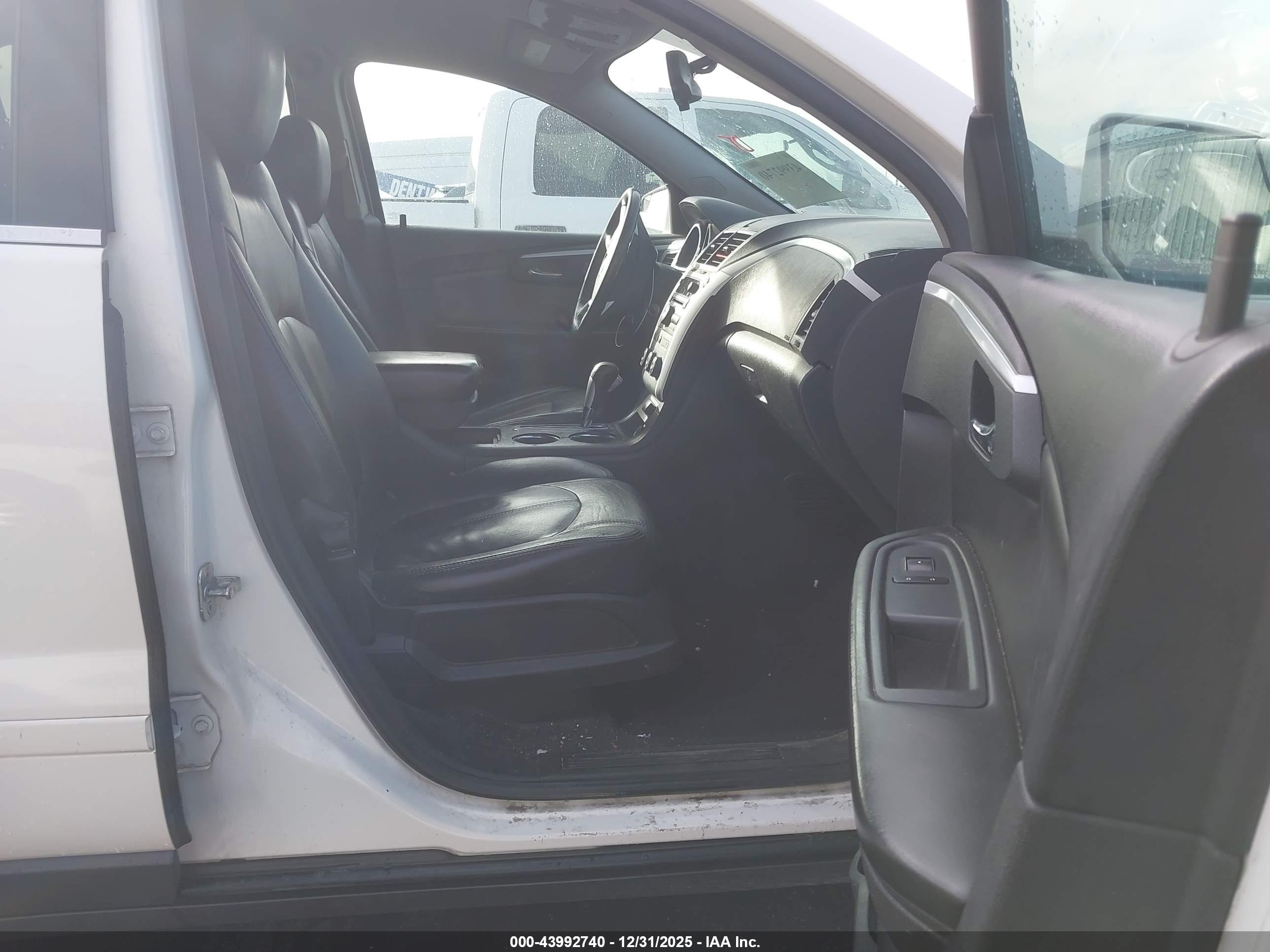 CHEVROLET TRAVERSE image 5