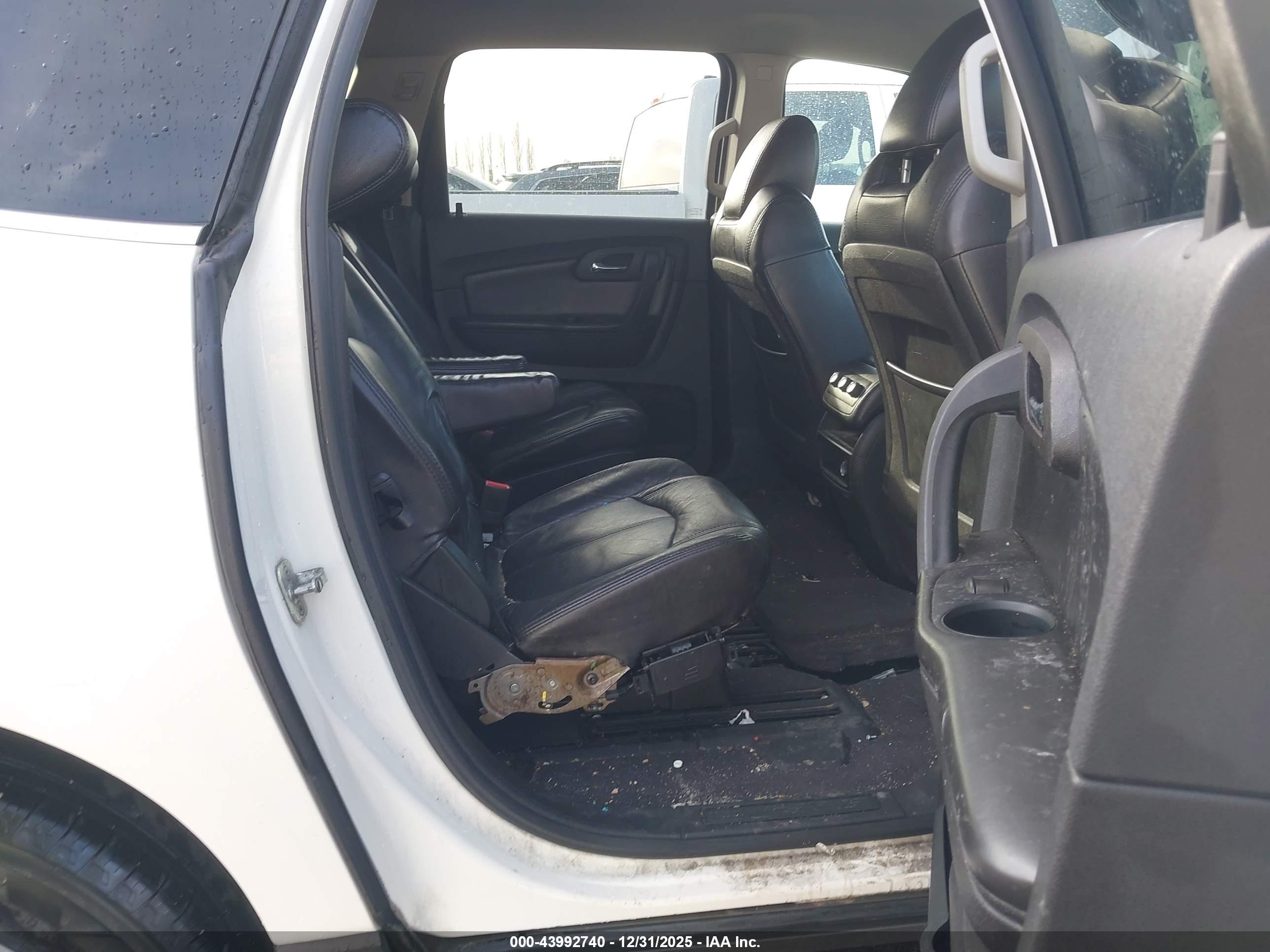 CHEVROLET TRAVERSE image 8