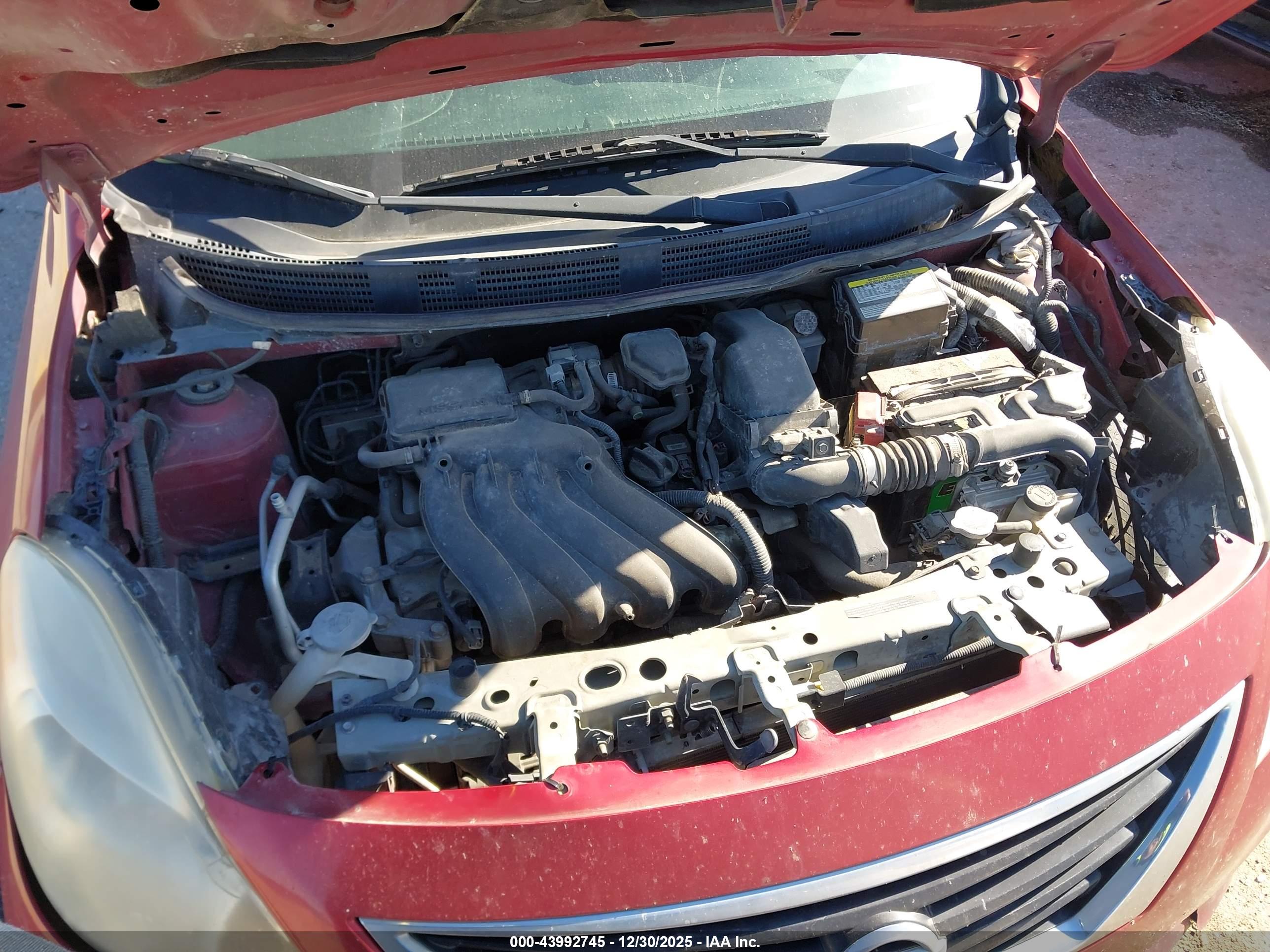 NISSAN VERSA image 10